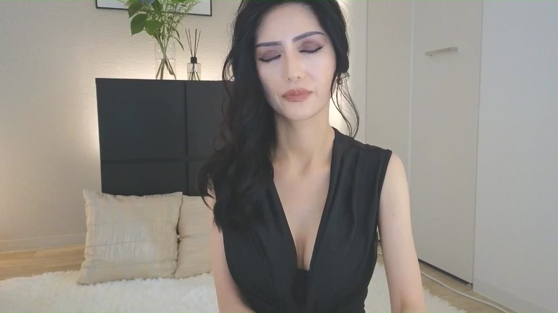 Gallery image thumbnail from Eleah's myfreecams stream on, 07/03/2025, 02:00 image 1 of 20