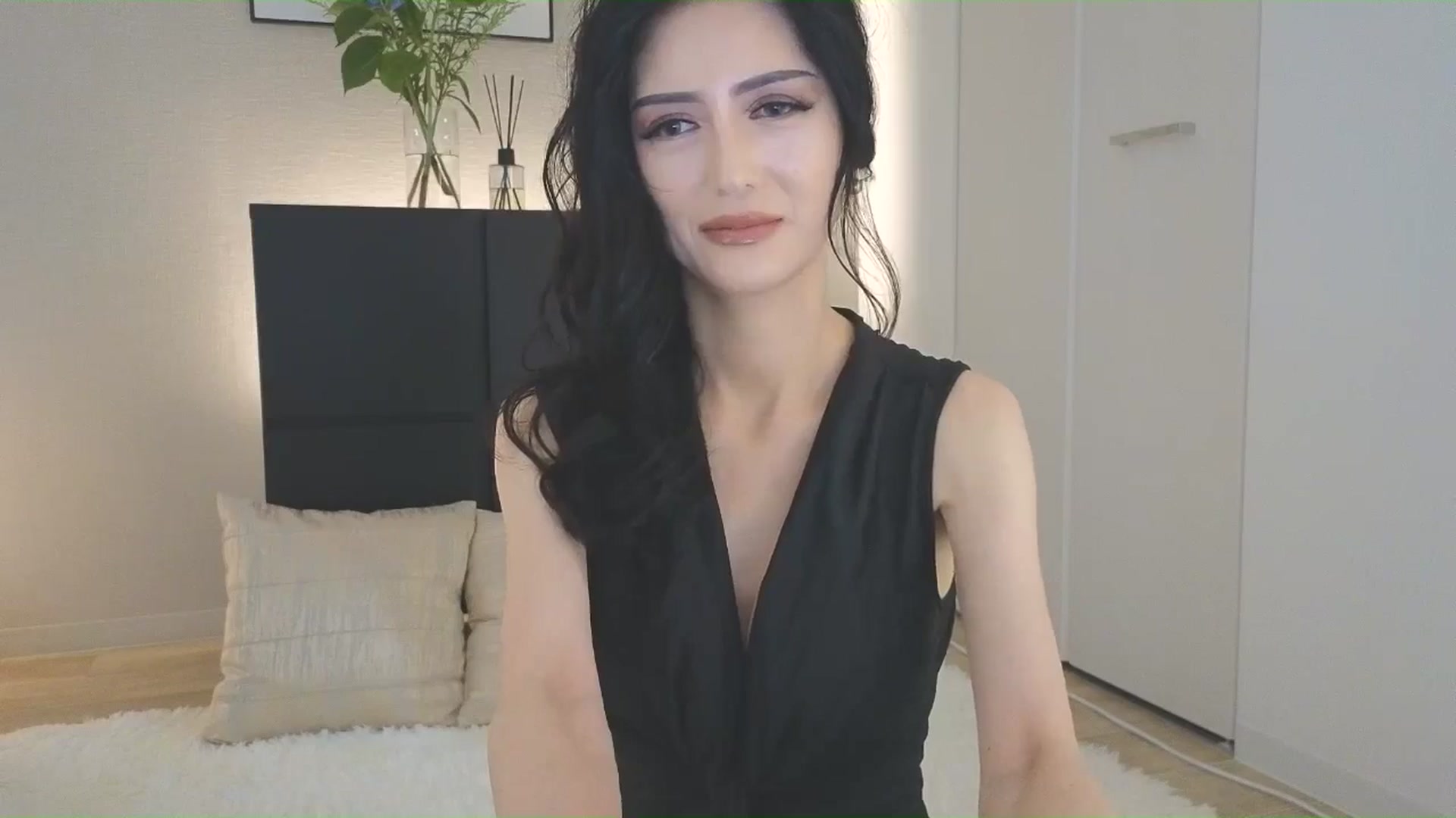 Gallery image thumbnail from Eleah's myfreecams stream on, 07/03/2025, 02:00 image 17 of 20