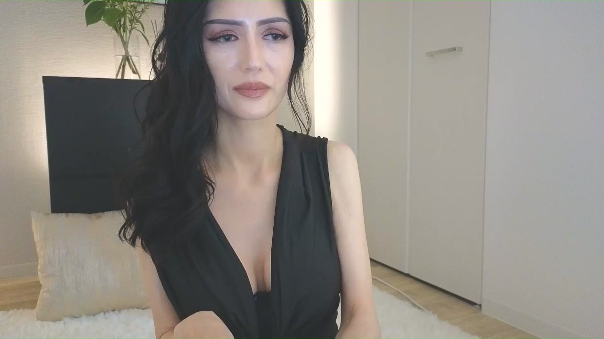 Gallery image thumbnail from Eleah's myfreecams stream on, 07/03/2025, 09:42 image 19 of 20