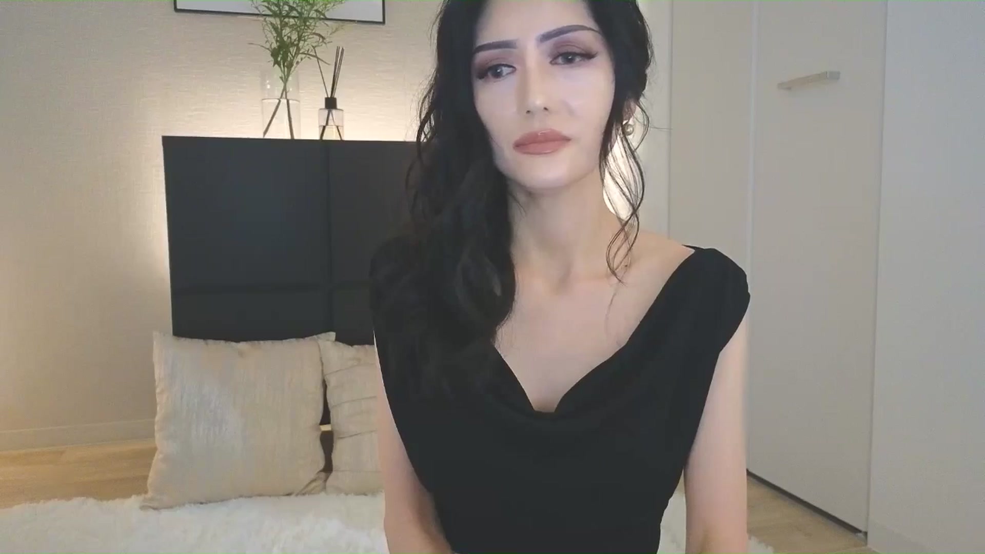 Gallery image thumbnail from Eleah's myfreecams stream on, 07/06/2025, 02:41 image 2 of 20