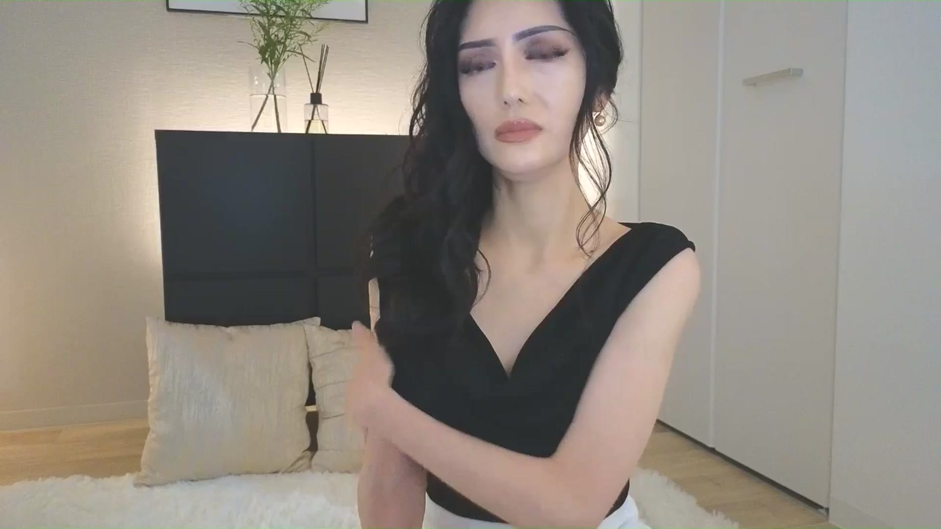 Gallery image thumbnail from Eleah's myfreecams stream on, 07/06/2025, 02:41 image 5 of 20