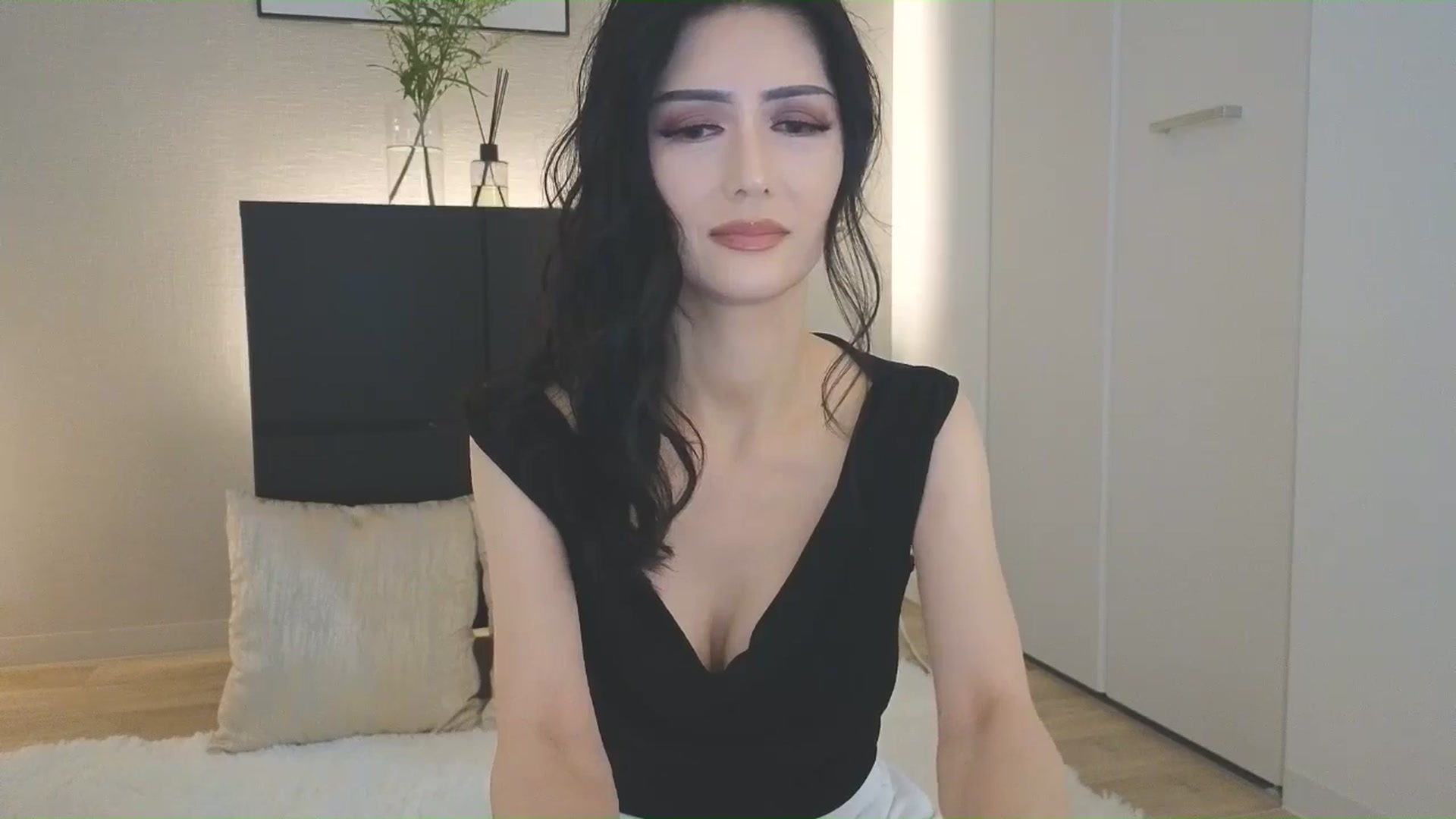 Gallery image thumbnail from Eleah's myfreecams stream on, 07/06/2025, 02:41 image 17 of 20