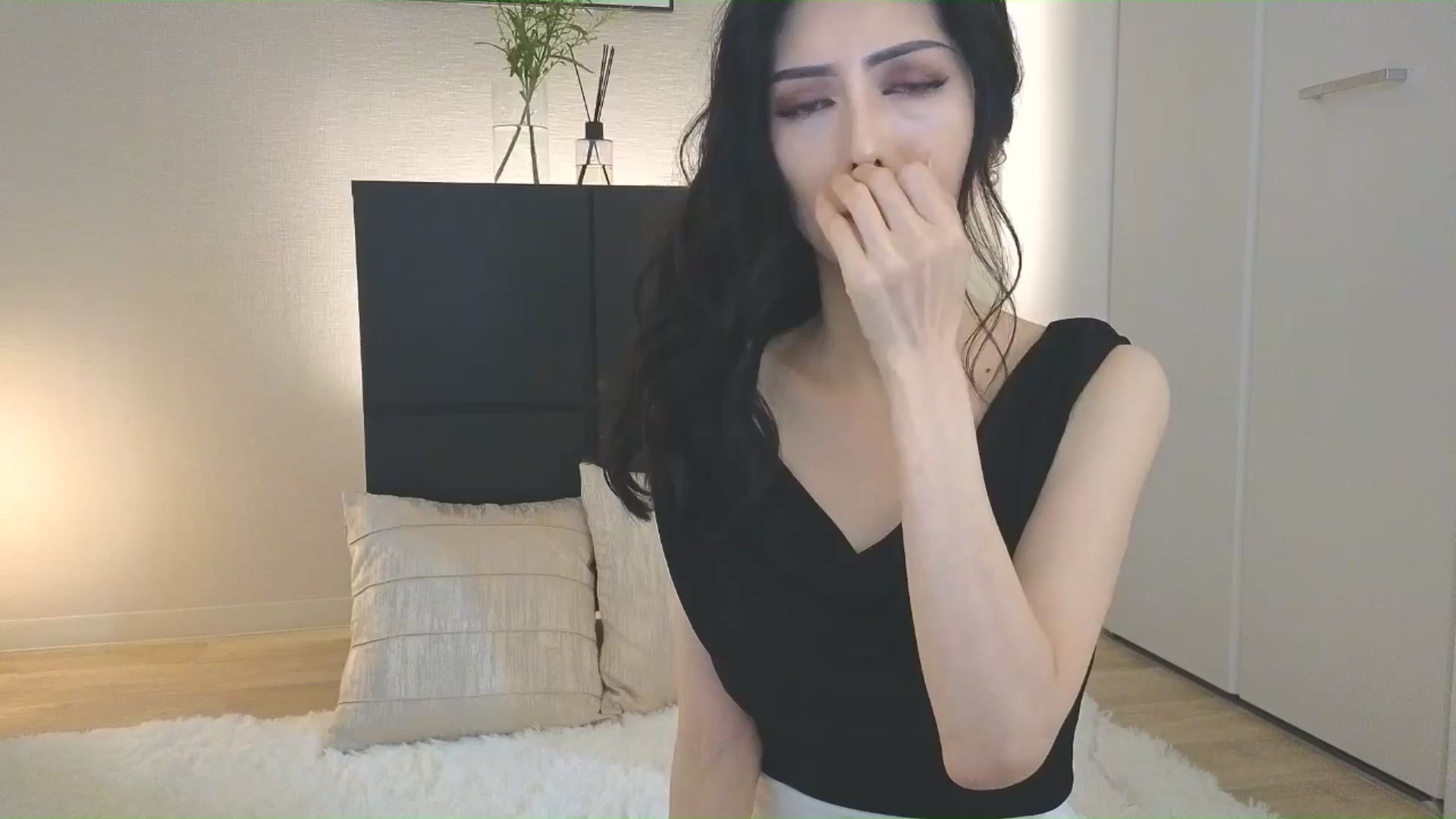 Gallery image thumbnail from Eleah's myfreecams stream on, 07/06/2025, 04:07 image 6 of 20