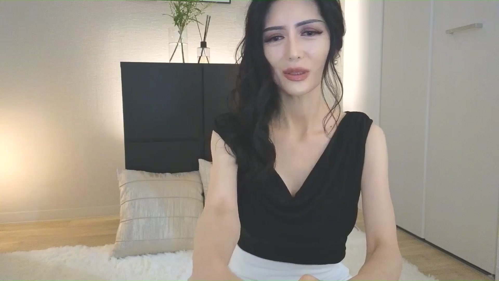Gallery image thumbnail from Eleah's myfreecams stream on, 07/06/2025, 04:07 image 17 of 20