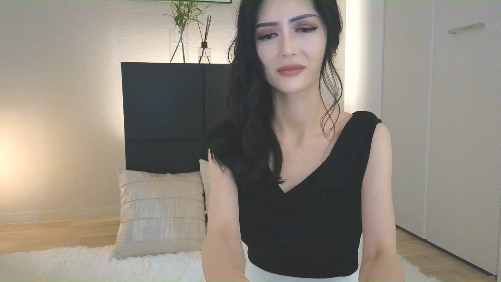 Gallery image thumbnail from Eleah's myfreecams stream on, 07/06/2025, 04:07 image 4 of 20