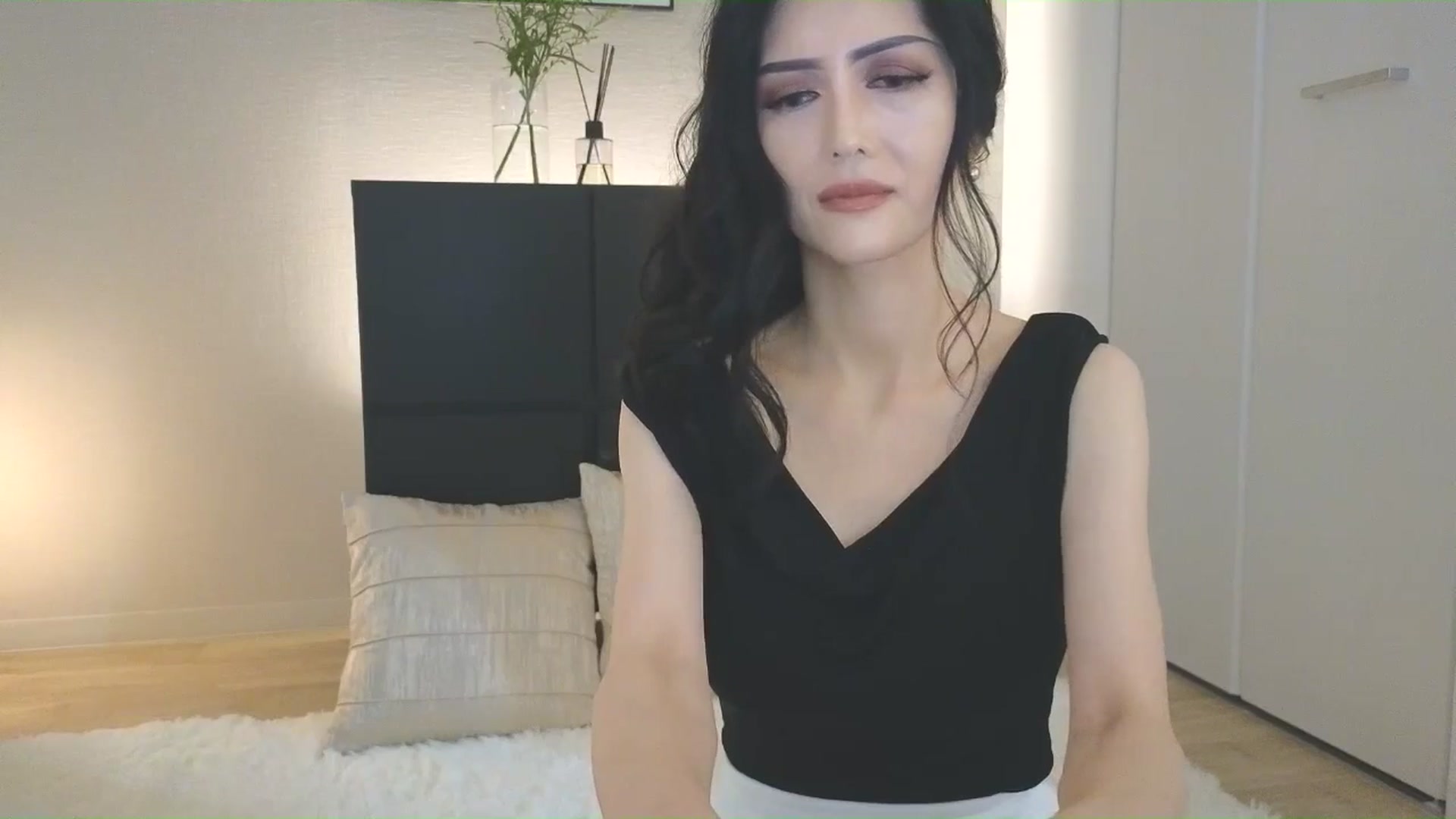 Gallery image thumbnail from Eleah's myfreecams stream on, 07/06/2025, 04:07 image 8 of 20