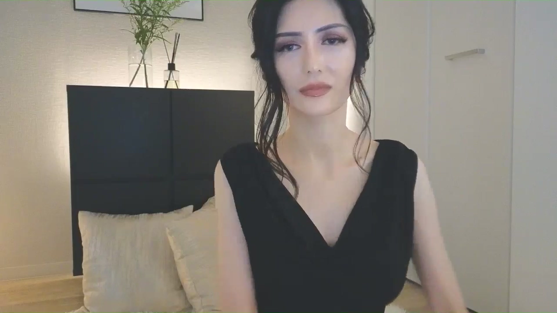Gallery image thumbnail from Eleah's myfreecams stream on, 07/06/2025, 06:53 image 11 of 20