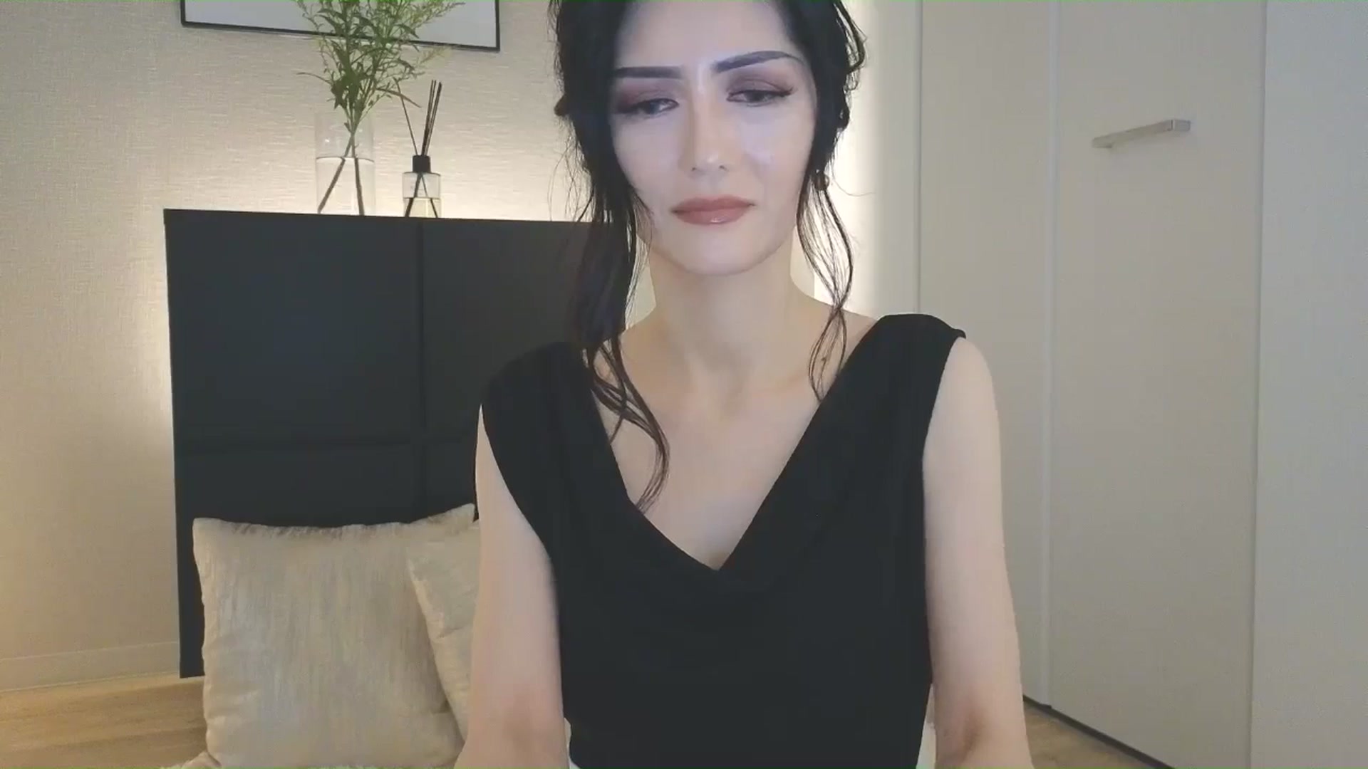 Gallery image thumbnail from Eleah's myfreecams stream on, 07/06/2025, 06:53 image 9 of 20