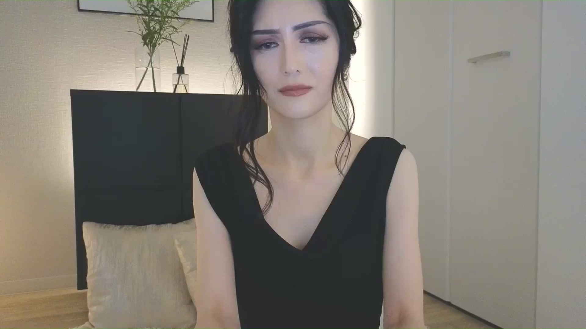 Gallery image thumbnail from Eleah's myfreecams stream on, 07/06/2025, 06:53 image 7 of 20