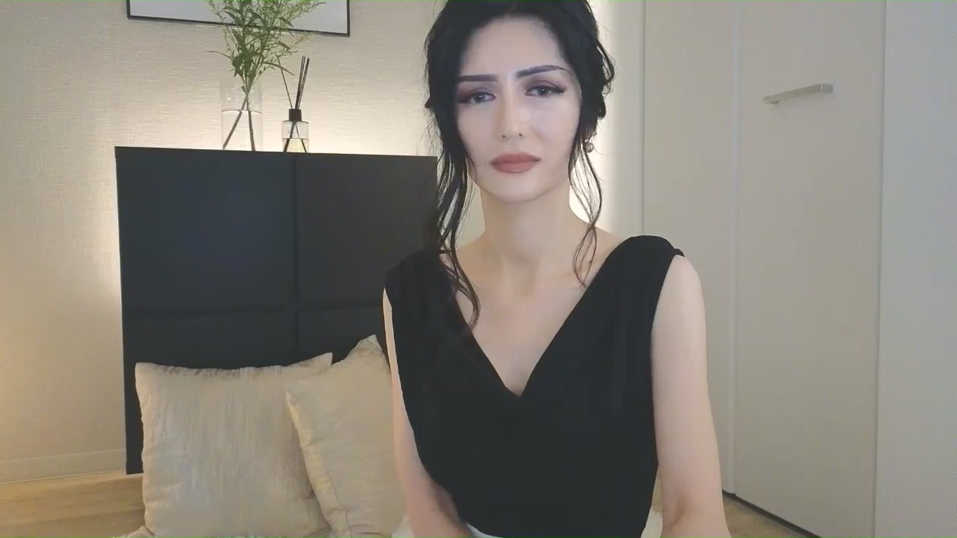 Gallery image thumbnail from Eleah's myfreecams stream on, 07/06/2025, 06:53 image 10 of 20