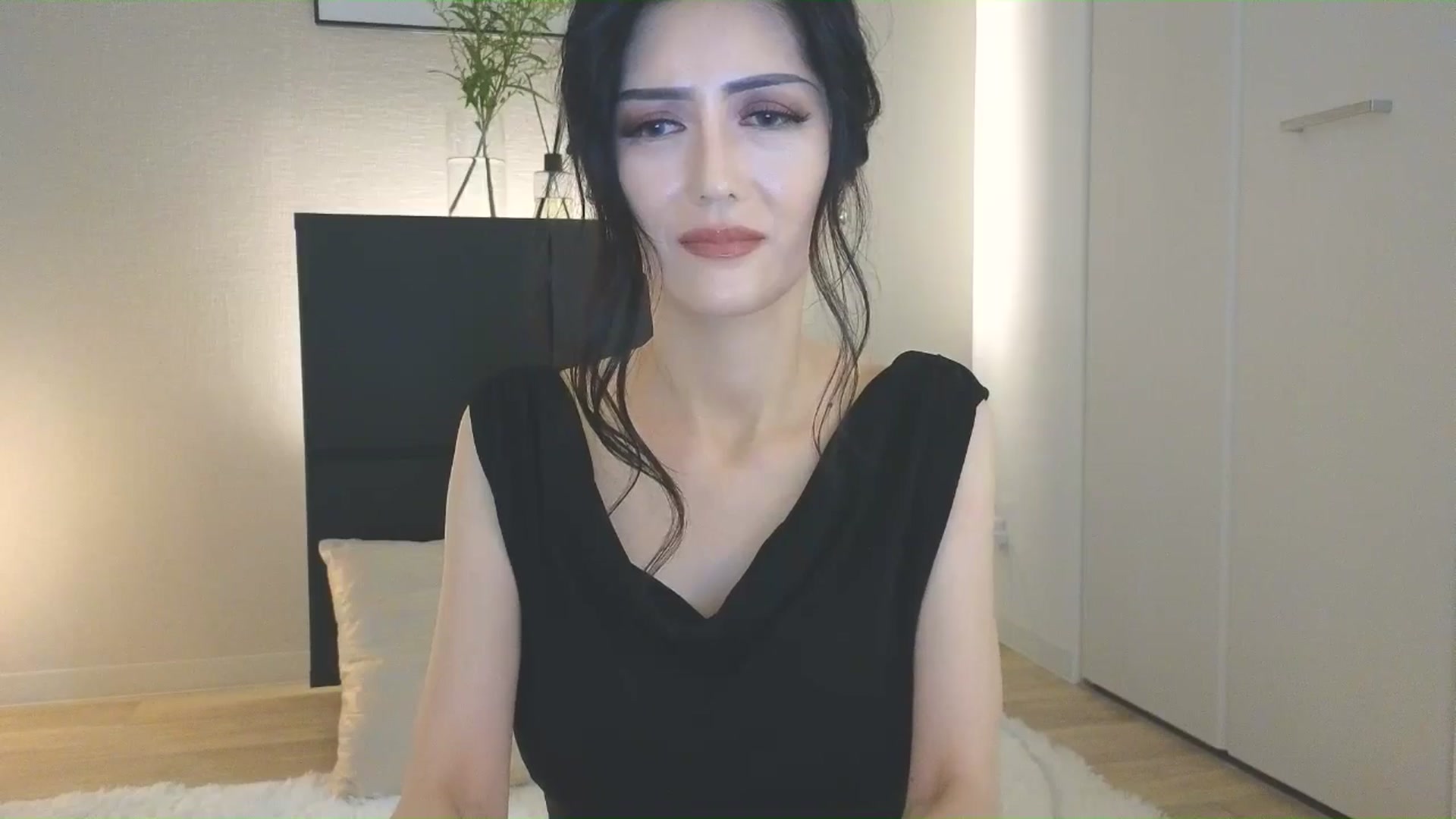 Gallery image thumbnail from Eleah's myfreecams stream on, 07/06/2025, 08:51 image 5 of 20
