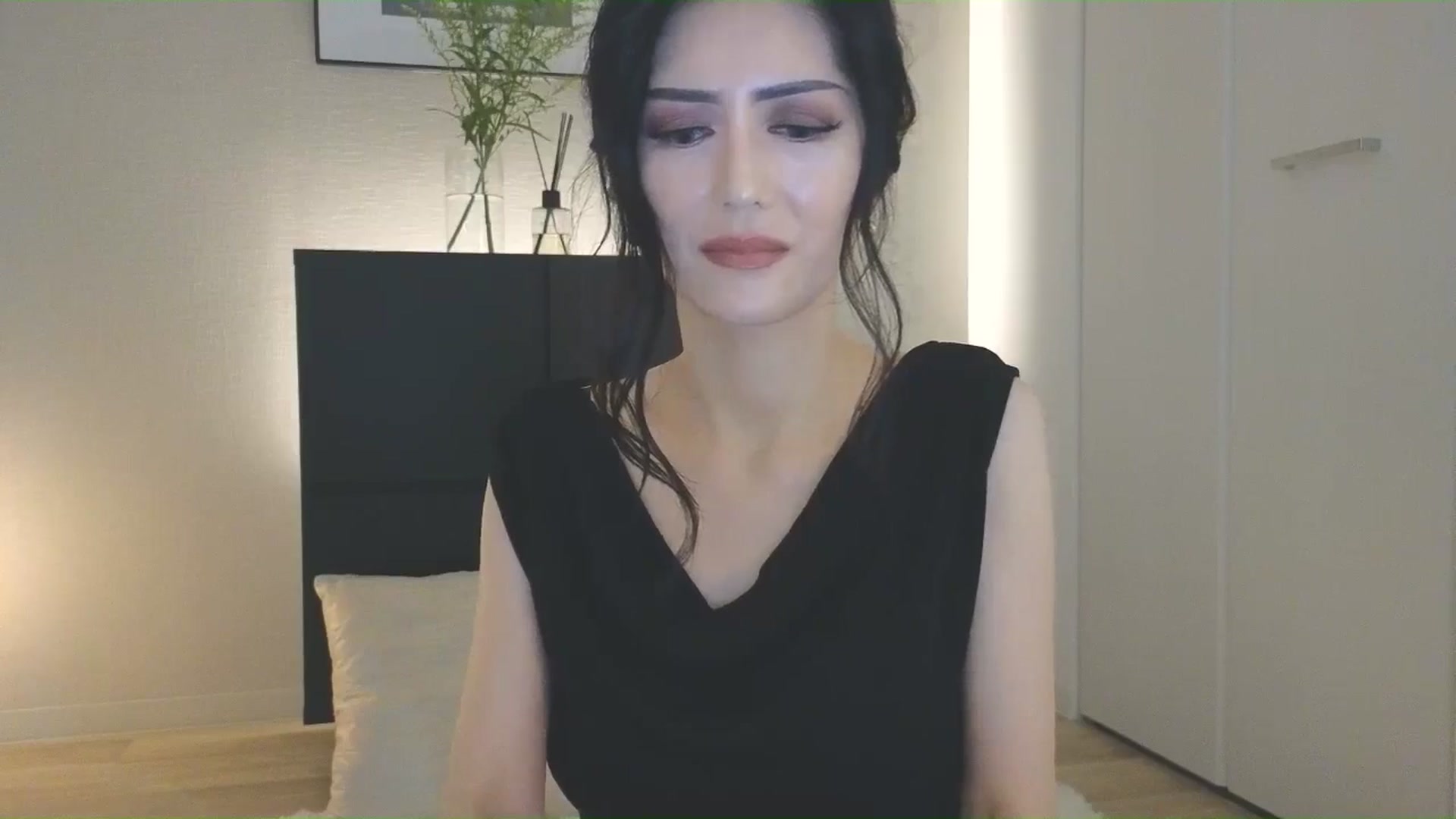 Gallery image thumbnail from Eleah's myfreecams stream on, 07/06/2025, 08:51 image 14 of 20
