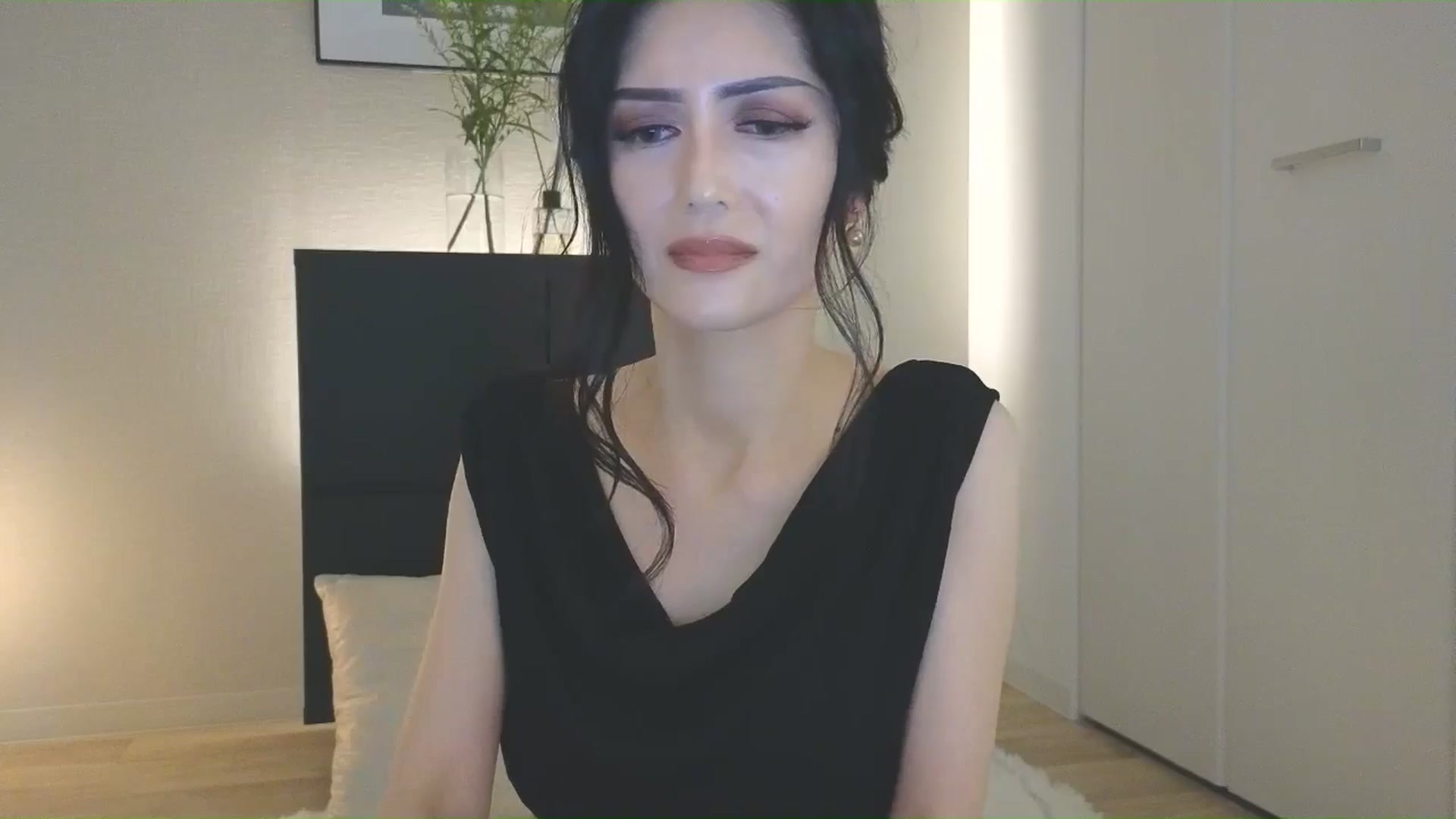 Gallery image thumbnail from Eleah's myfreecams stream on, 07/06/2025, 08:51 image 13 of 20
