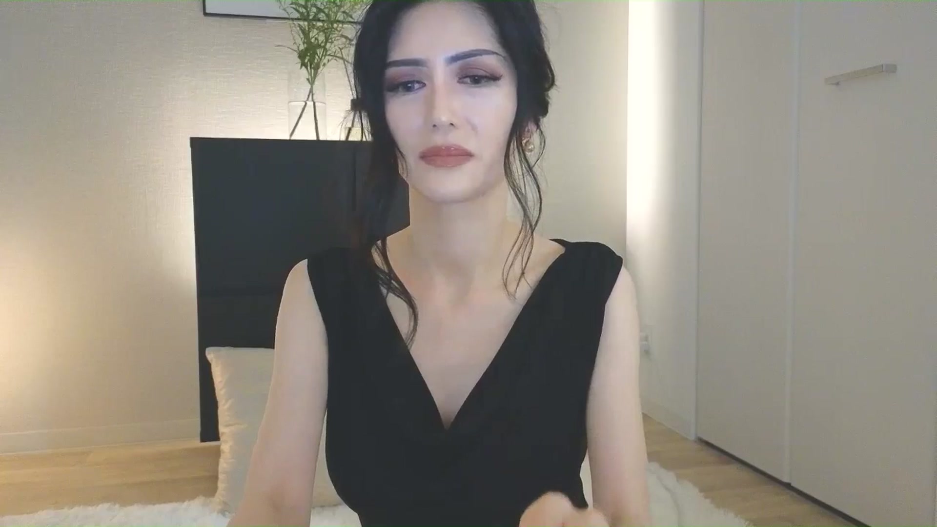 Gallery image thumbnail from Eleah's myfreecams stream on, 07/06/2025, 08:51 image 2 of 20