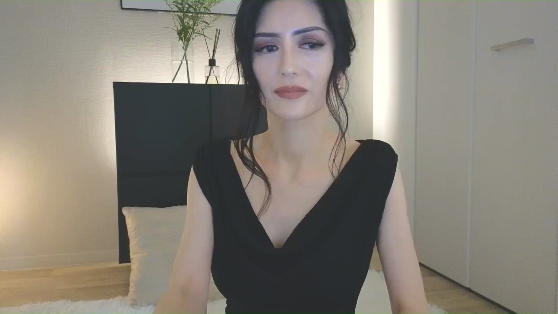 Gallery image thumbnail from Eleah's myfreecams stream on, 07/06/2025, 08:51 image 7 of 20