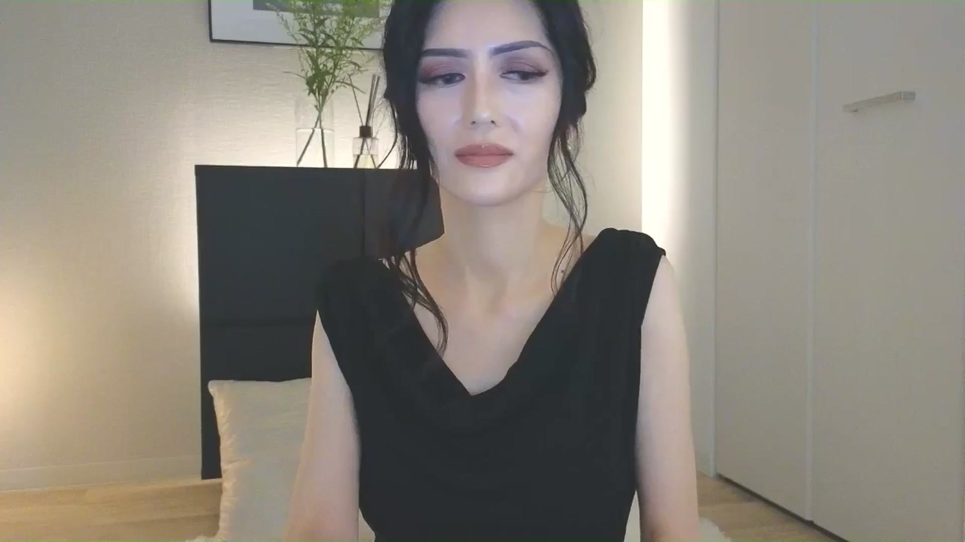Gallery image thumbnail from Eleah's myfreecams stream on, 07/06/2025, 08:51 image 12 of 20