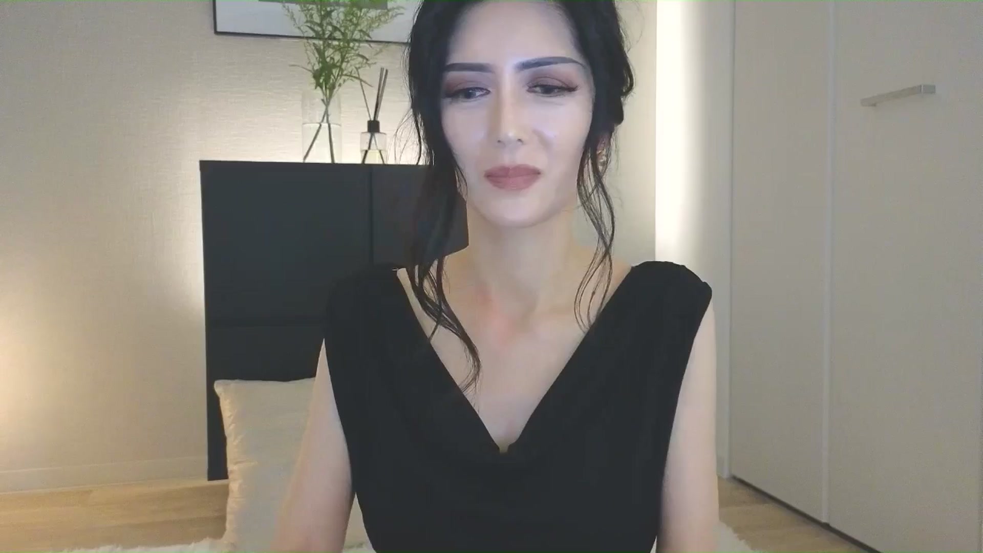 Gallery image thumbnail from Eleah's myfreecams stream on, 07/06/2025, 09:04 image 17 of 20