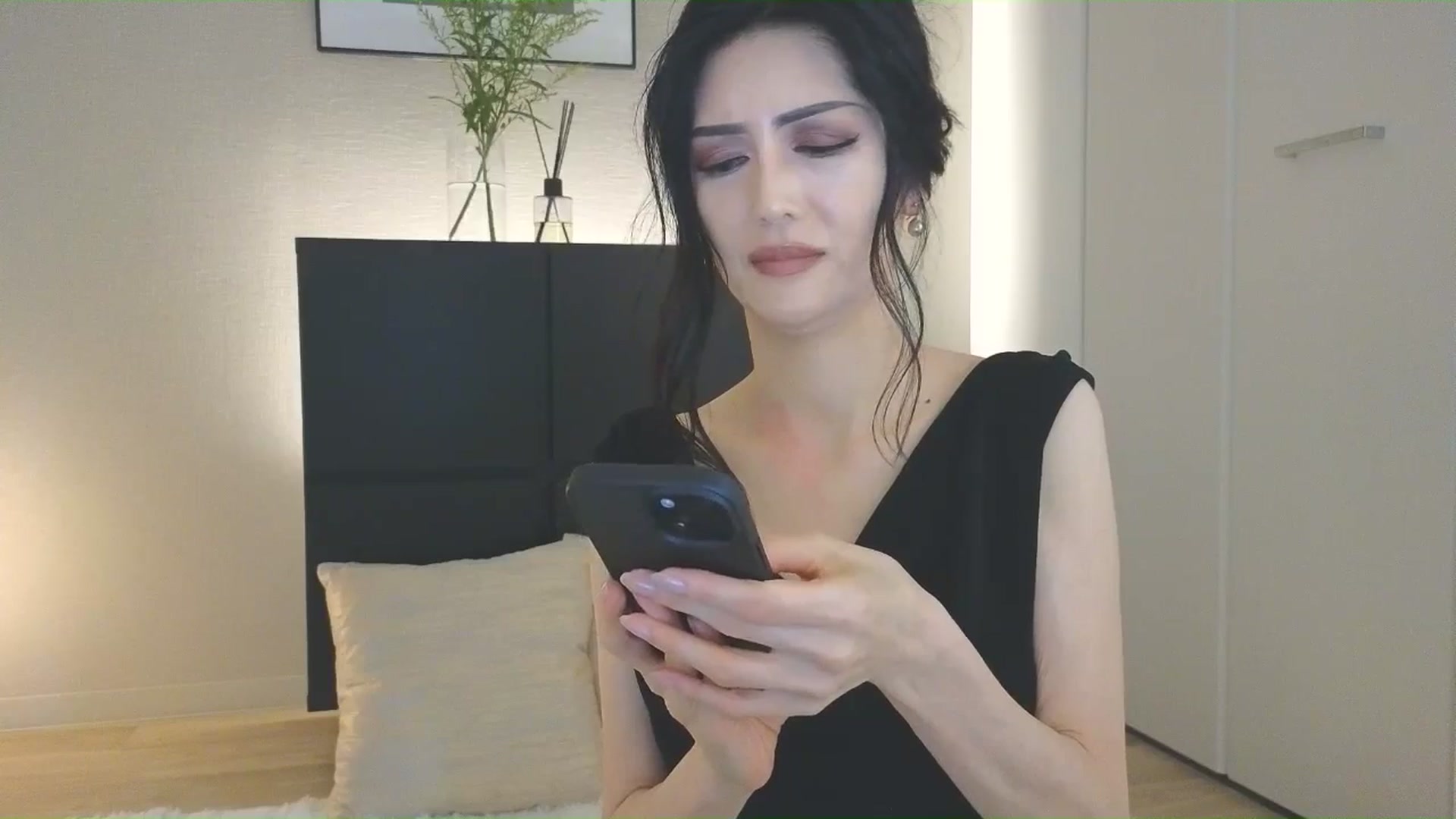 Gallery image thumbnail from Eleah's myfreecams stream on, 07/06/2025, 09:04 image 6 of 20
