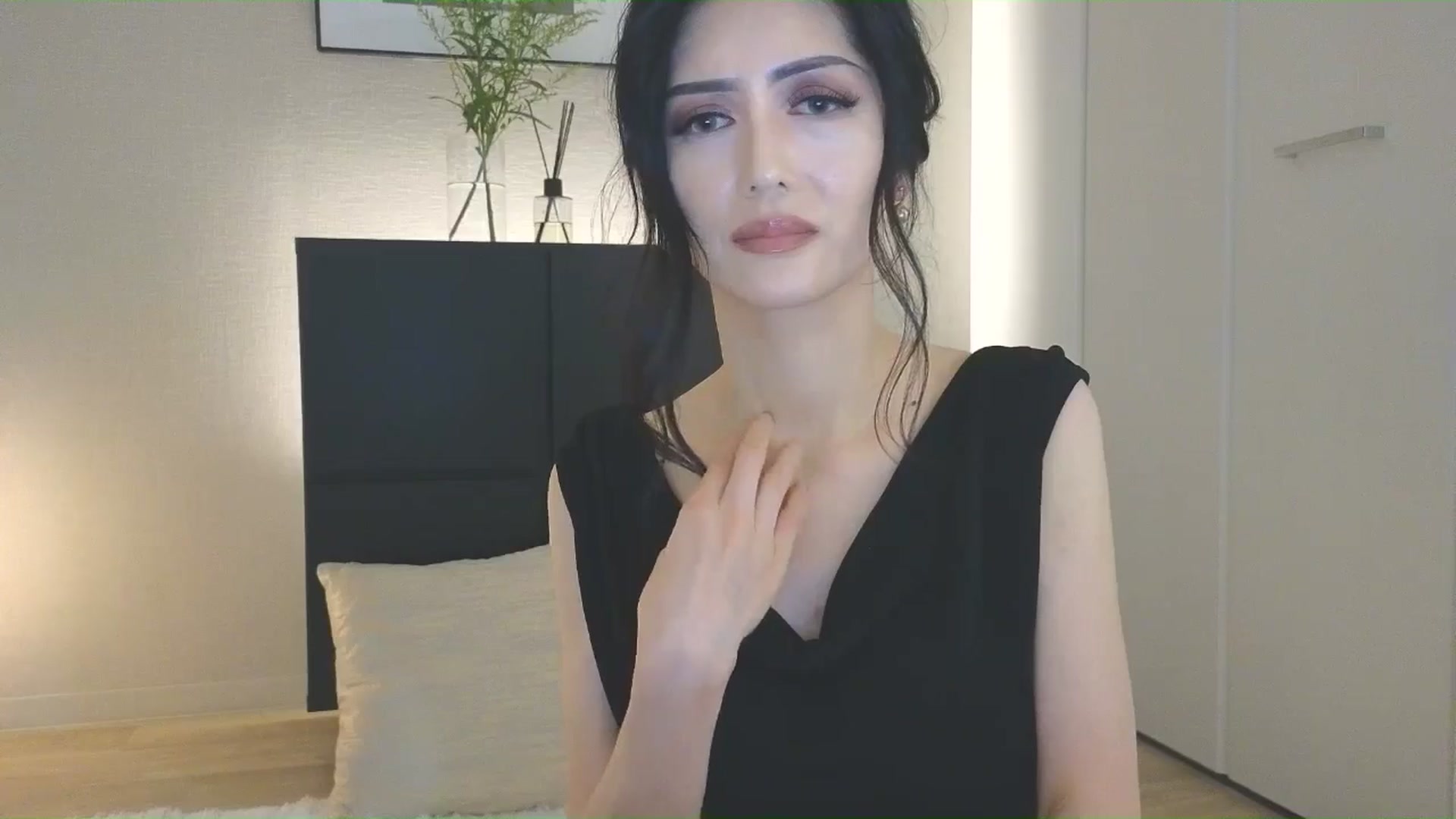 Gallery image thumbnail from Eleah's myfreecams stream on, 07/06/2025, 09:04 image 5 of 20