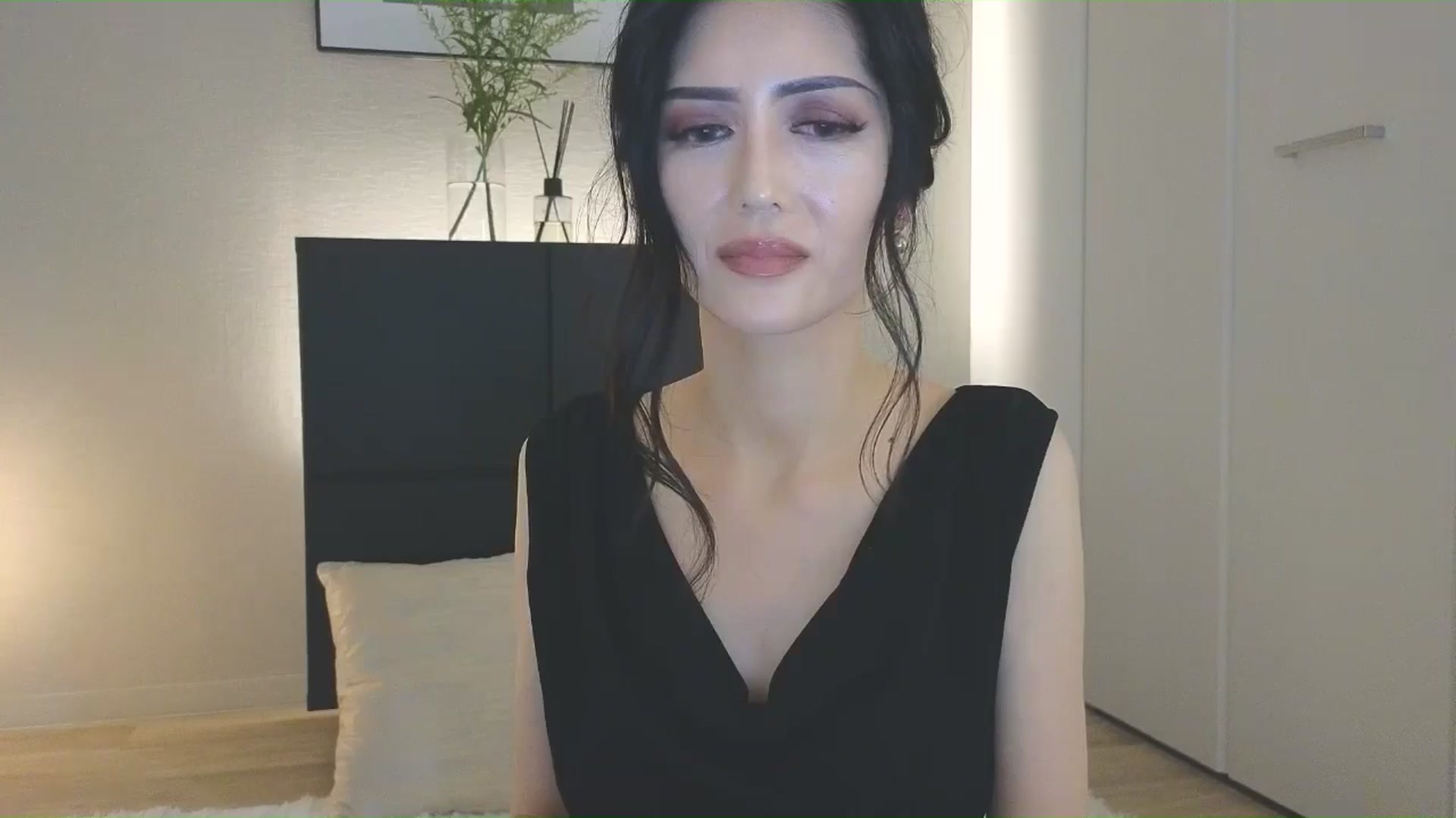 Gallery image thumbnail from Eleah's myfreecams stream on, 07/06/2025, 09:04 image 2 of 20