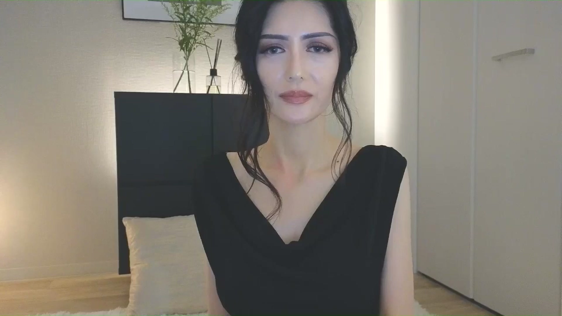 Gallery image thumbnail from Eleah's myfreecams stream on, 07/06/2025, 09:04 image 11 of 20