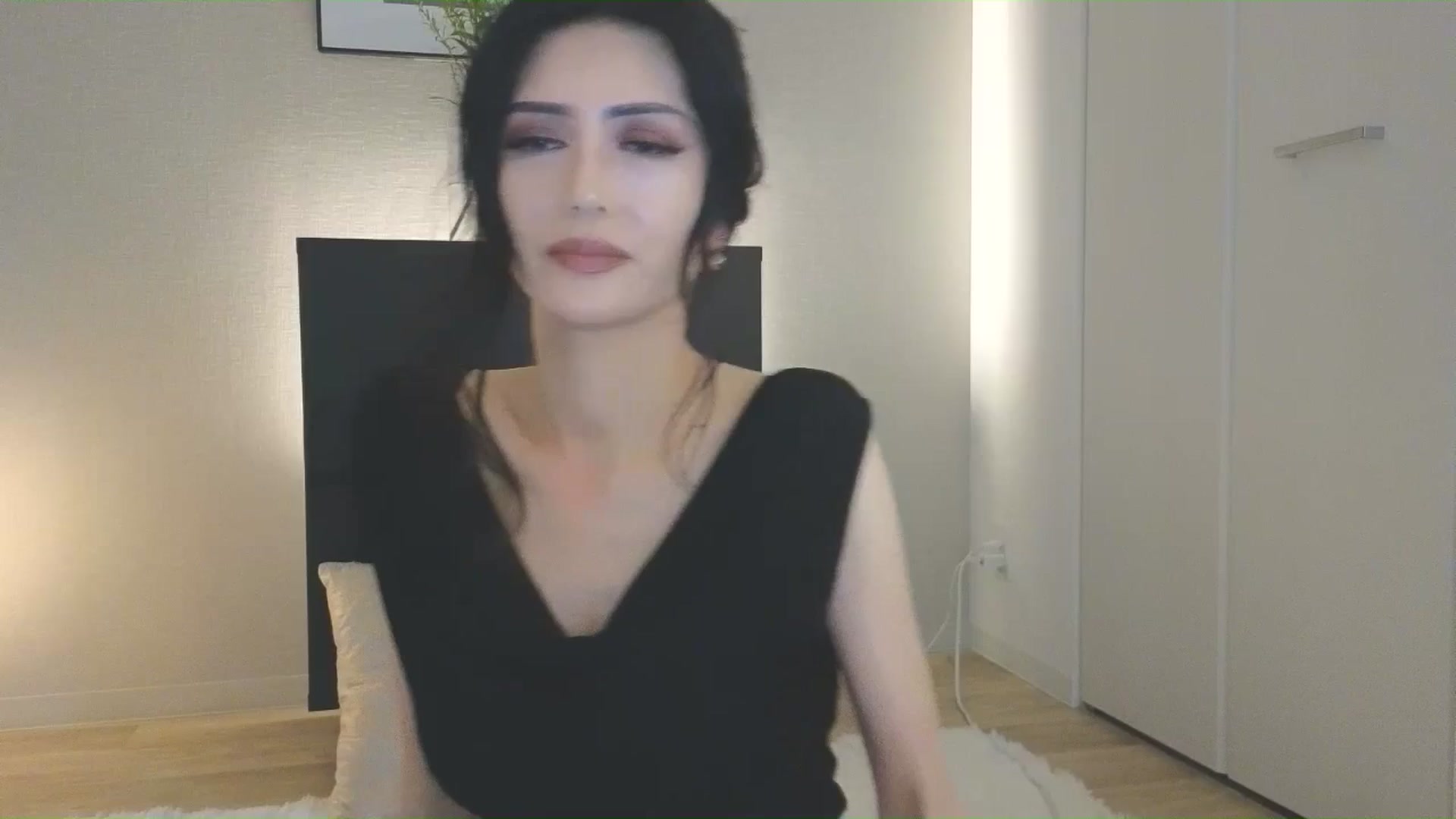 Gallery image thumbnail from Eleah's myfreecams stream on, 07/06/2025, 09:04 image 18 of 20