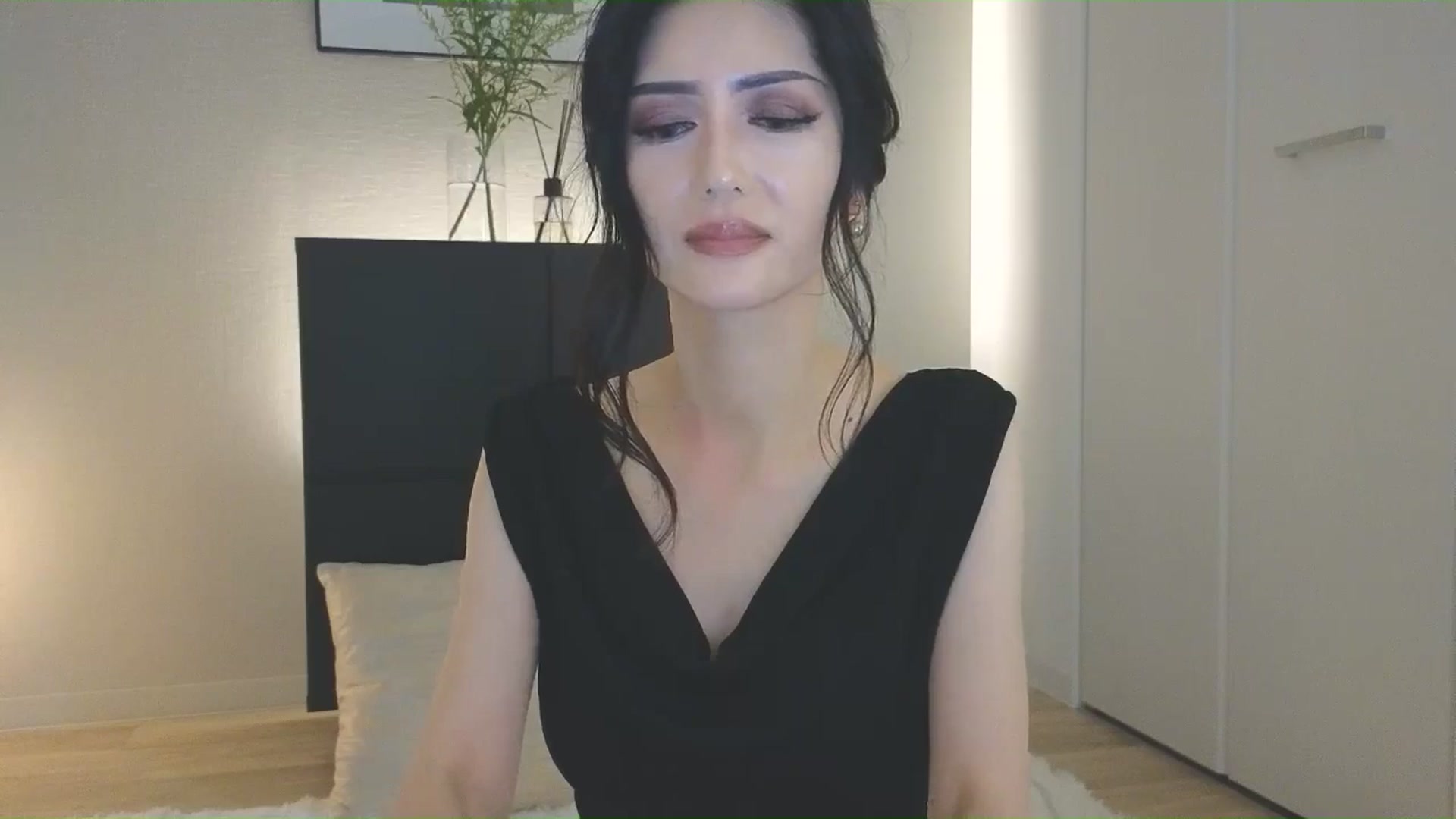 Gallery image thumbnail from Eleah's myfreecams stream on, 07/06/2025, 09:04 image 9 of 20