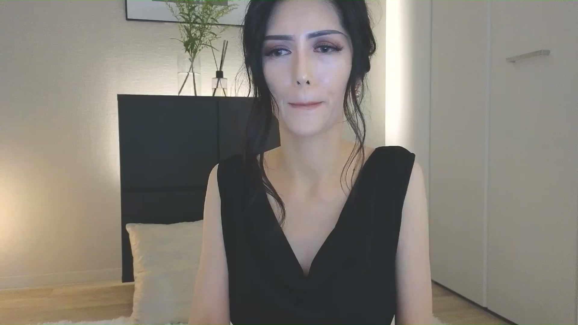 Gallery image thumbnail from Eleah's myfreecams stream on, 07/06/2025, 09:04 image 3 of 20