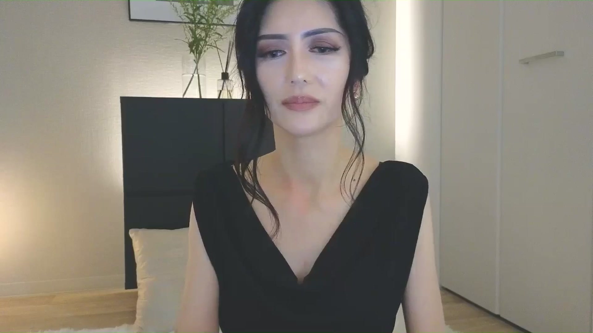 Gallery image thumbnail from Eleah's myfreecams stream on, 07/06/2025, 09:04 image 12 of 20
