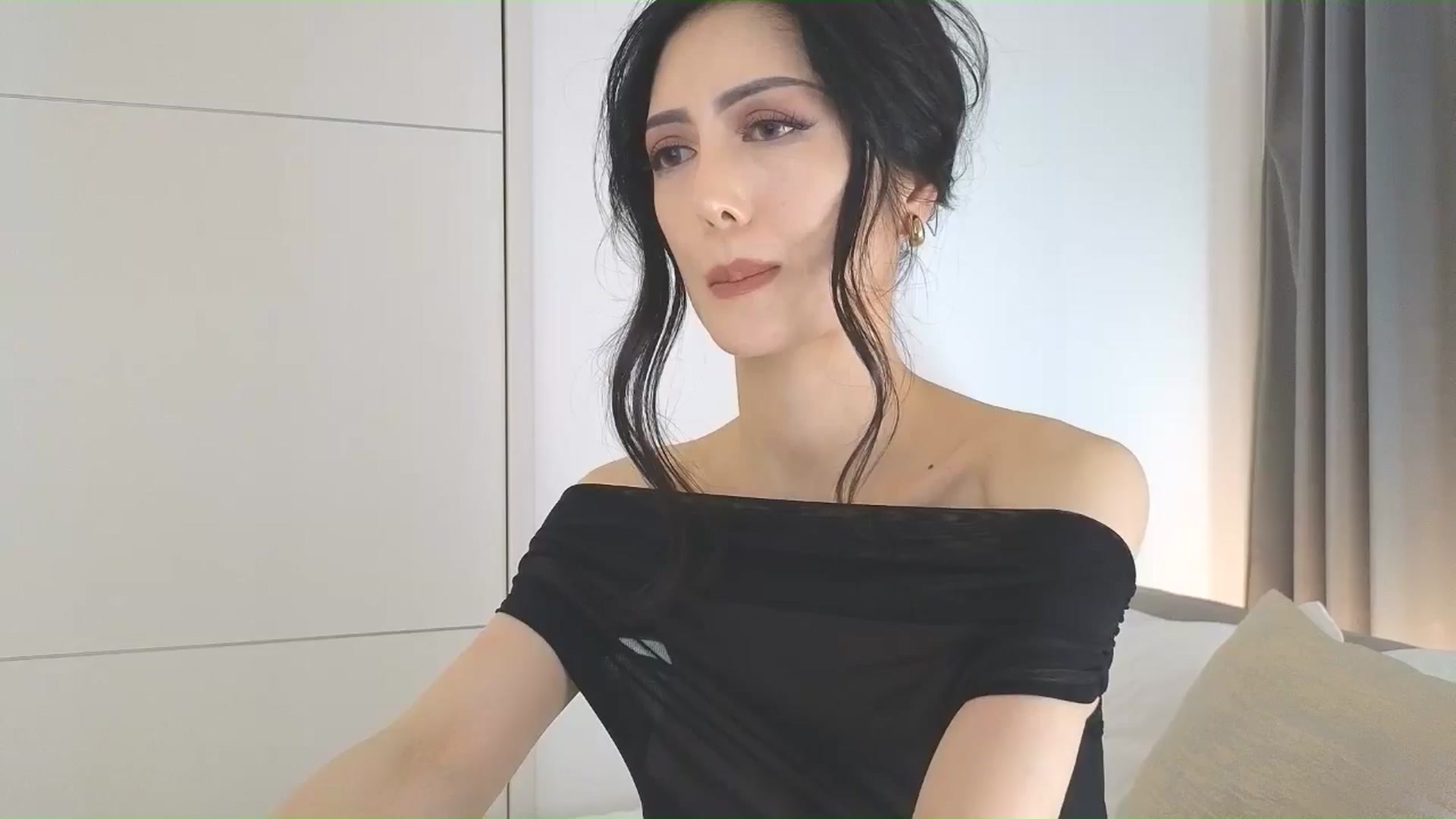 Gallery image thumbnail from Eleah's myfreecams stream on, 08/03/2025, 11:38 image 6 of 20