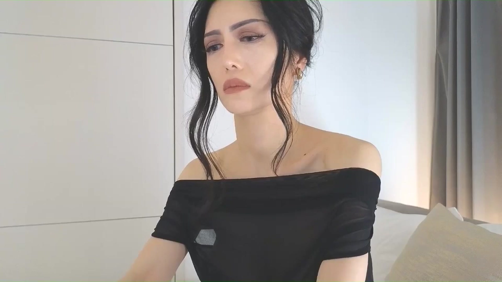 Gallery image thumbnail from Eleah's myfreecams stream on, 08/03/2025, 11:38 image 2 of 20