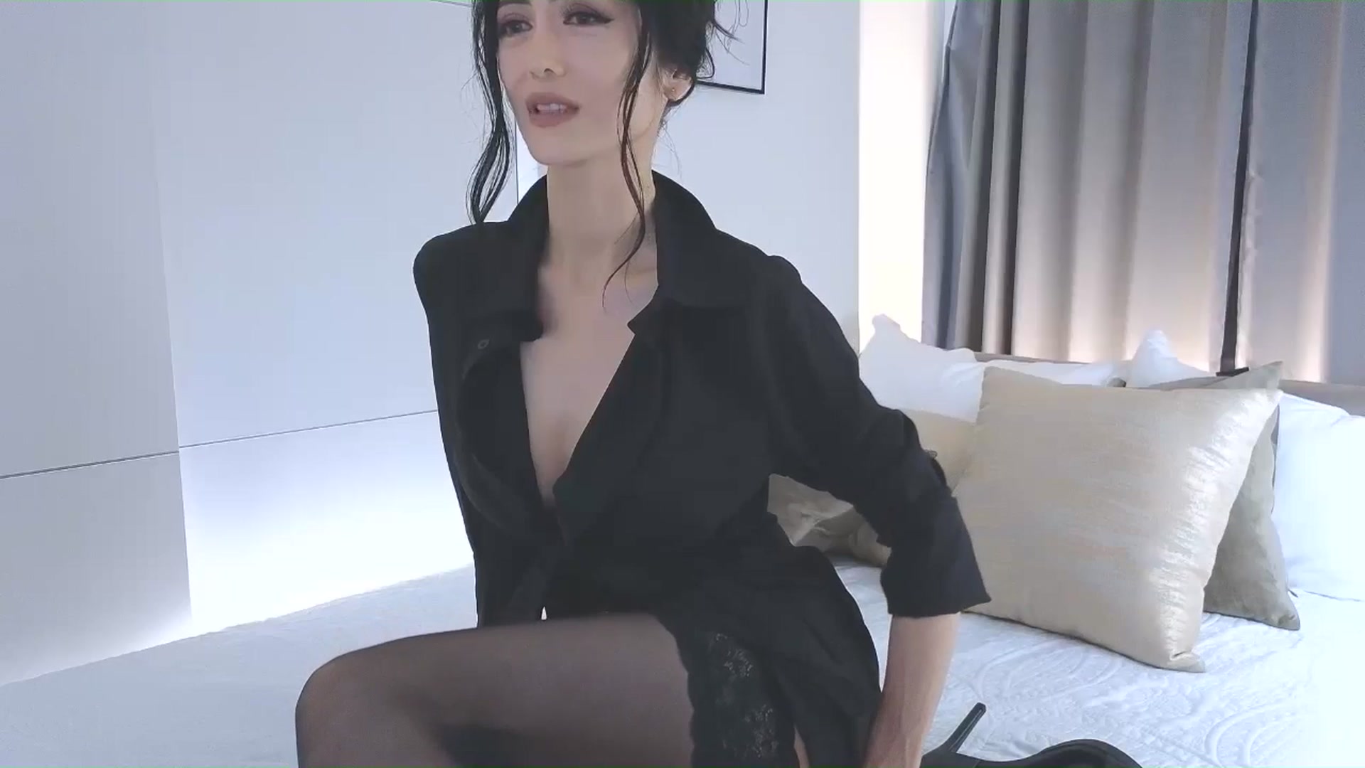 Gallery image thumbnail from Eleah's myfreecams stream on, 11/09/2025, 01:37 image 2 of 20