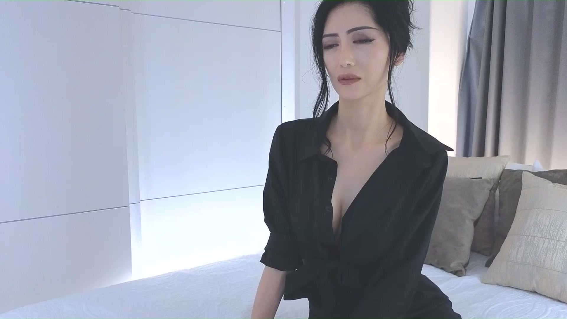 Gallery image thumbnail from Eleah's myfreecams stream on, 11/09/2025, 07:00 image 4 of 20