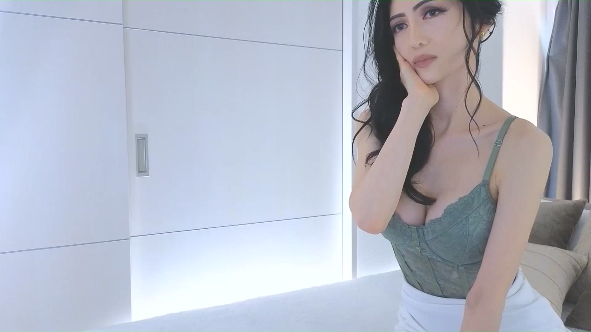 Gallery image thumbnail from Eleah's myfreecams stream on, 11/15/2025, 01:09 image 17 of 20