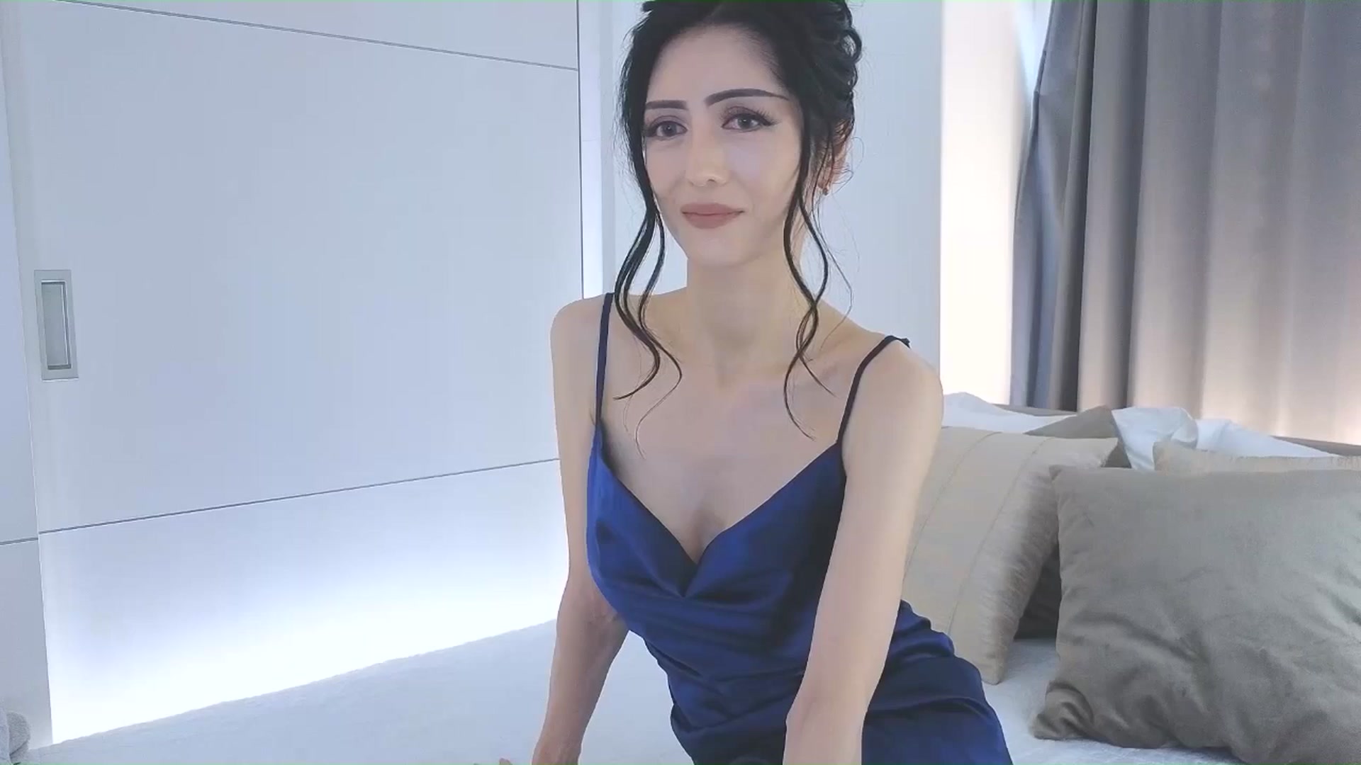 Gallery image thumbnail from Eleah's myfreecams stream on, 11/16/2025, 24:10 image 9 of 20