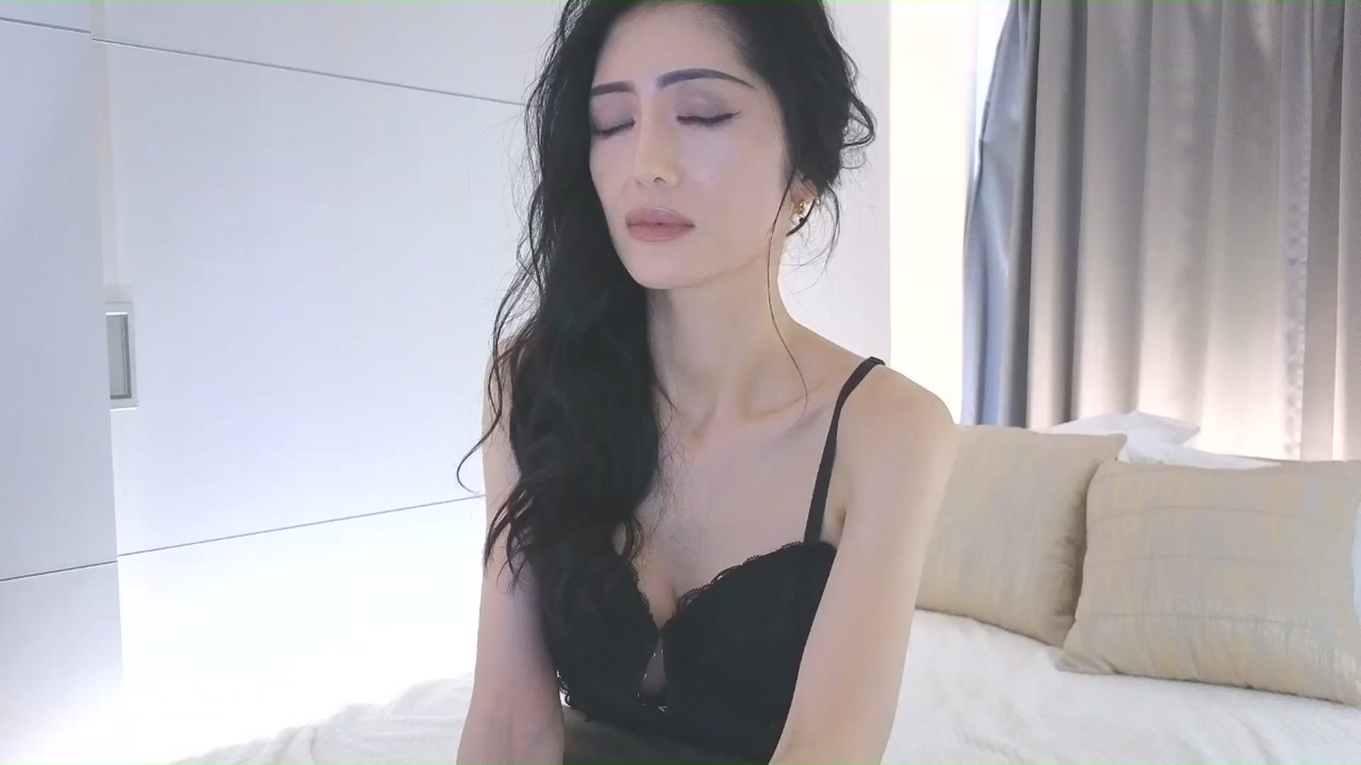 Gallery image thumbnail from Eleah's myfreecams stream on, 11/20/2025, 07:23 image 19 of 20