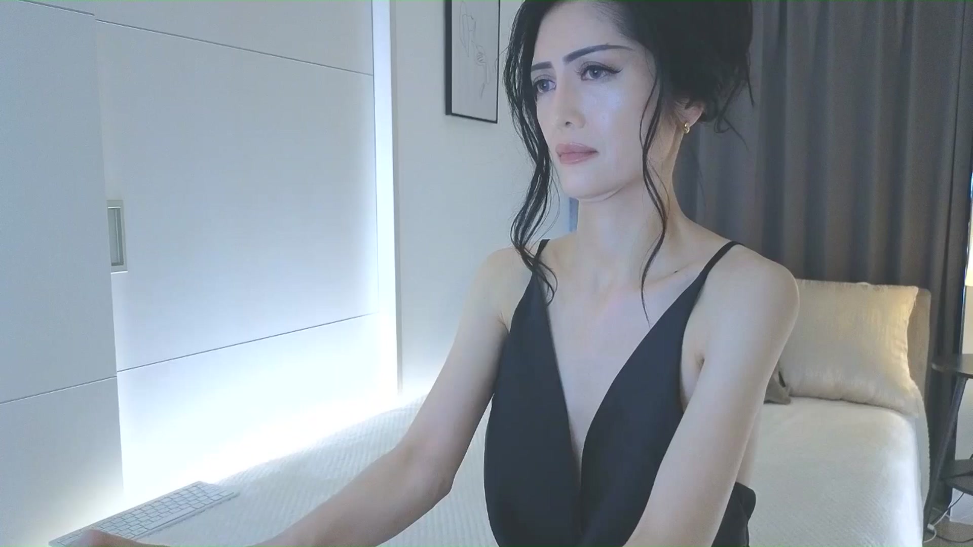 Gallery image thumbnail from Eleah's myfreecams stream on, 11/23/2025, 04:06 image 14 of 20