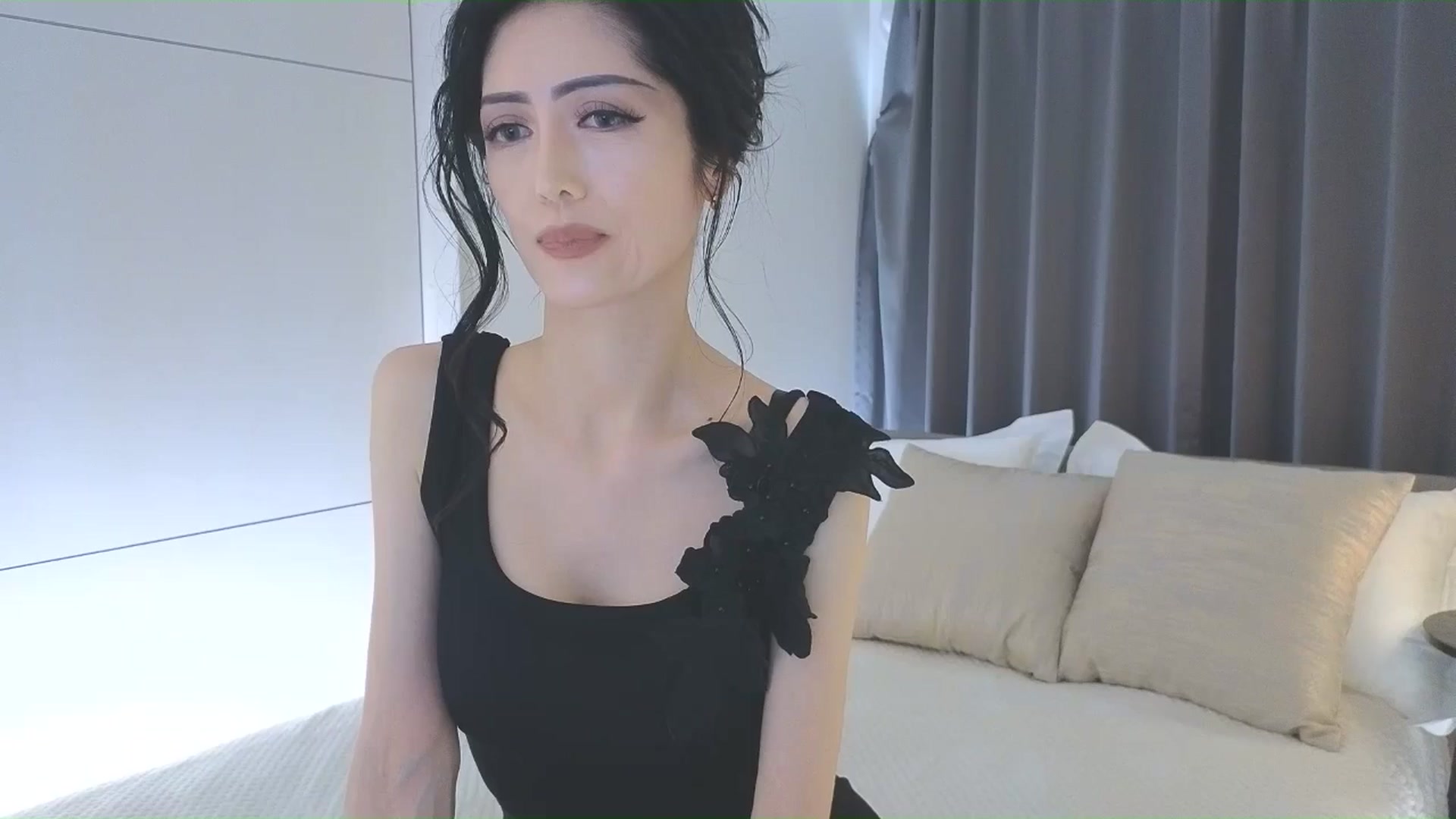 Gallery image thumbnail from Eleah's myfreecams stream on, 12/07/2025, 03:09 image 8 of 20