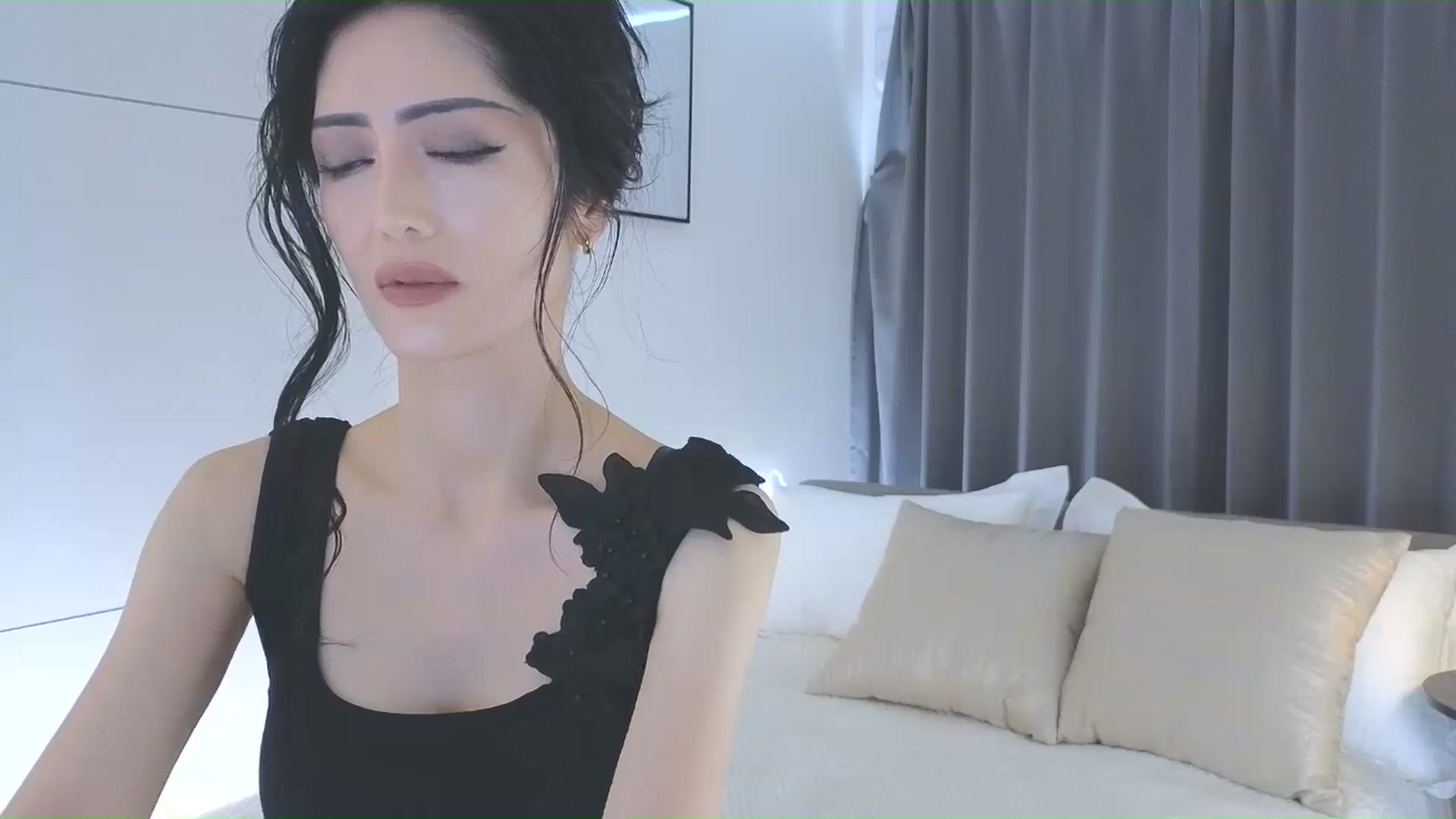 Gallery image thumbnail from Eleah's myfreecams stream on, 12/07/2025, 03:09 image 12 of 20