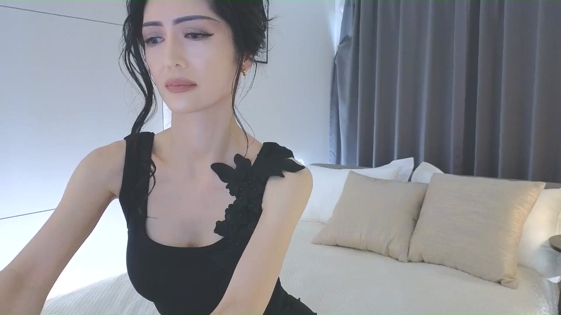 Gallery image thumbnail from Eleah's myfreecams stream on, 12/07/2025, 03:09 image 2 of 20