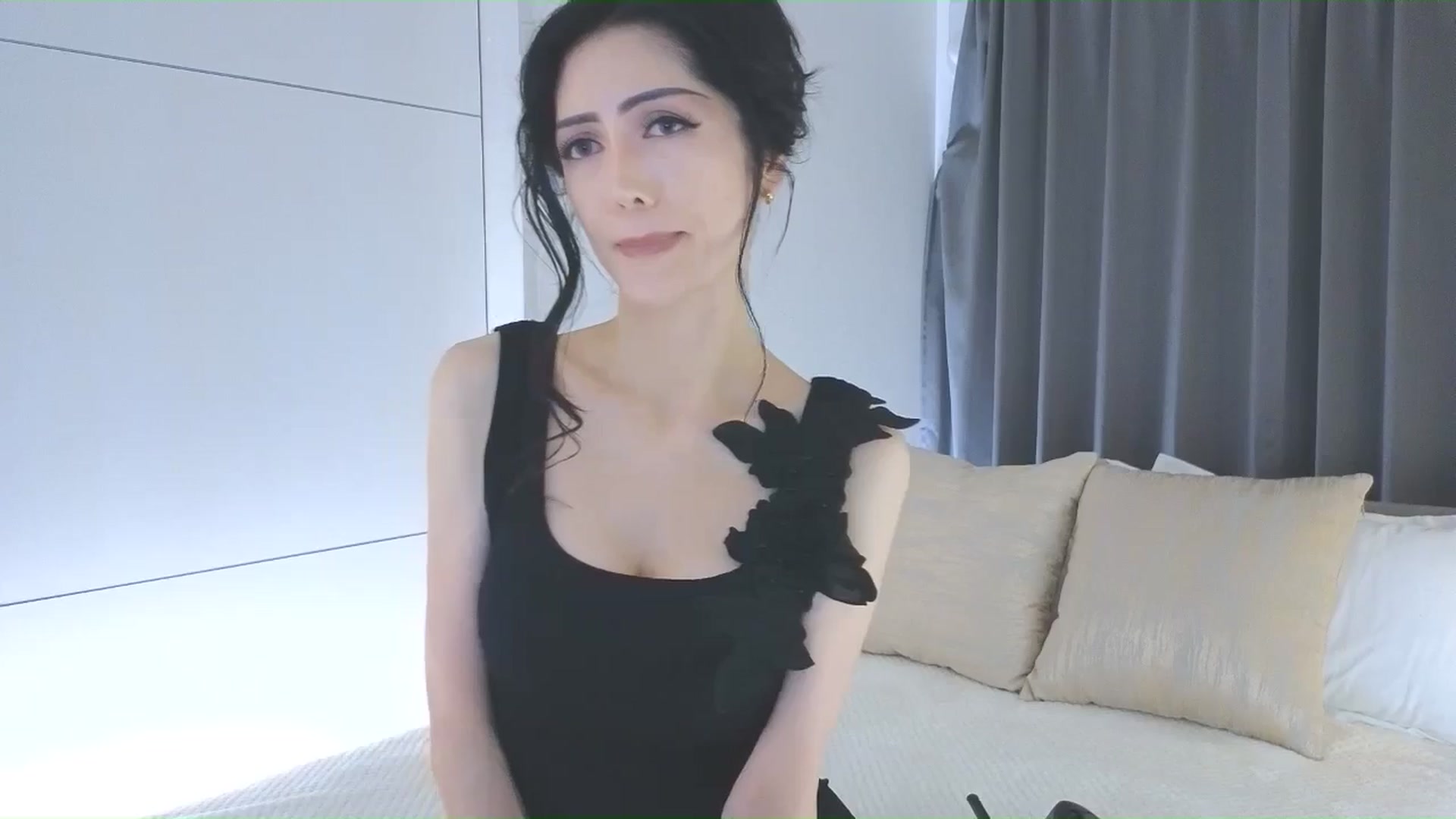 Gallery image thumbnail from Eleah's myfreecams stream on, 12/07/2025, 09:02 image 5 of 20