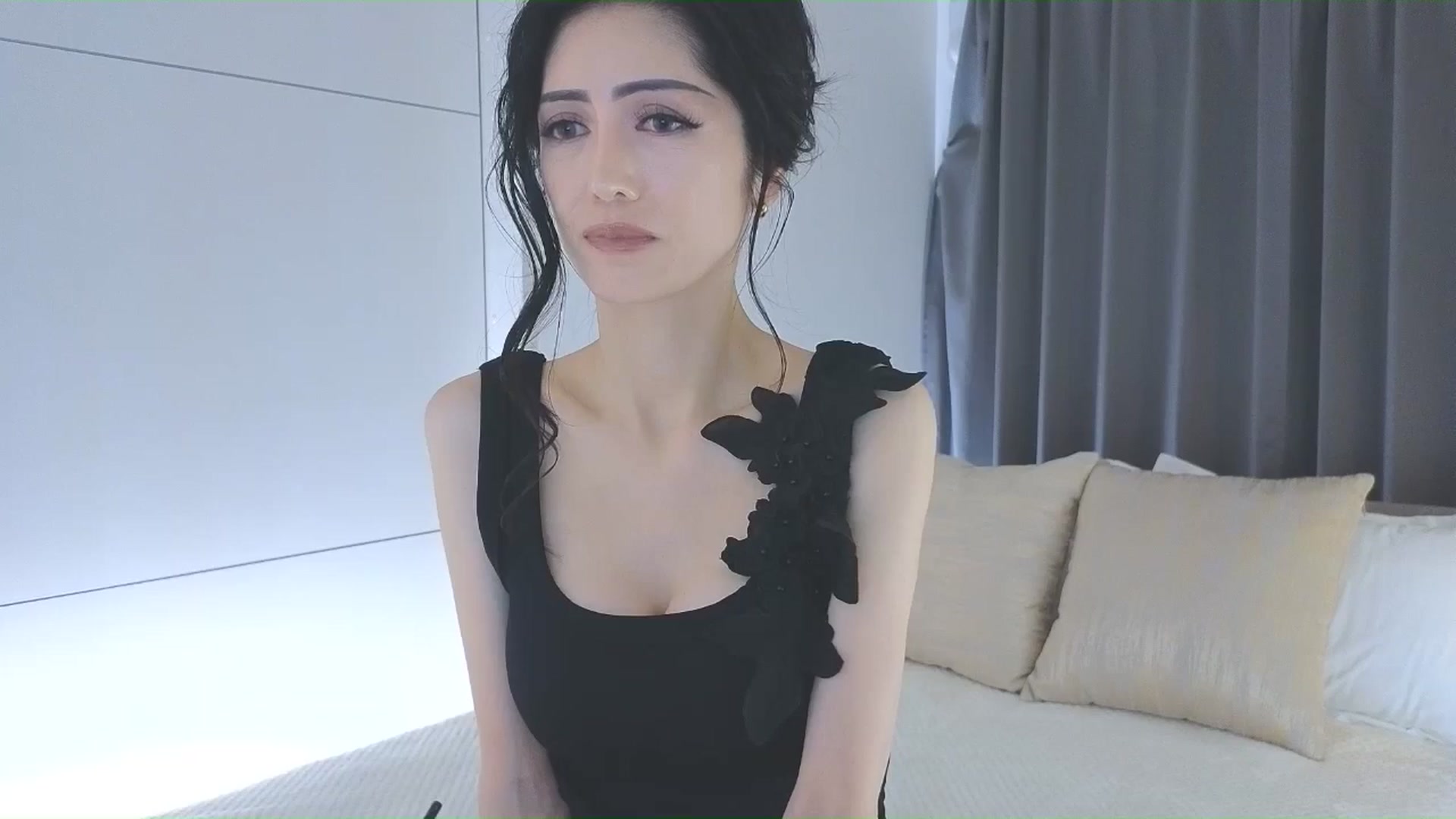 Gallery image thumbnail from Eleah's myfreecams stream on, 12/07/2025, 09:02 image 13 of 20