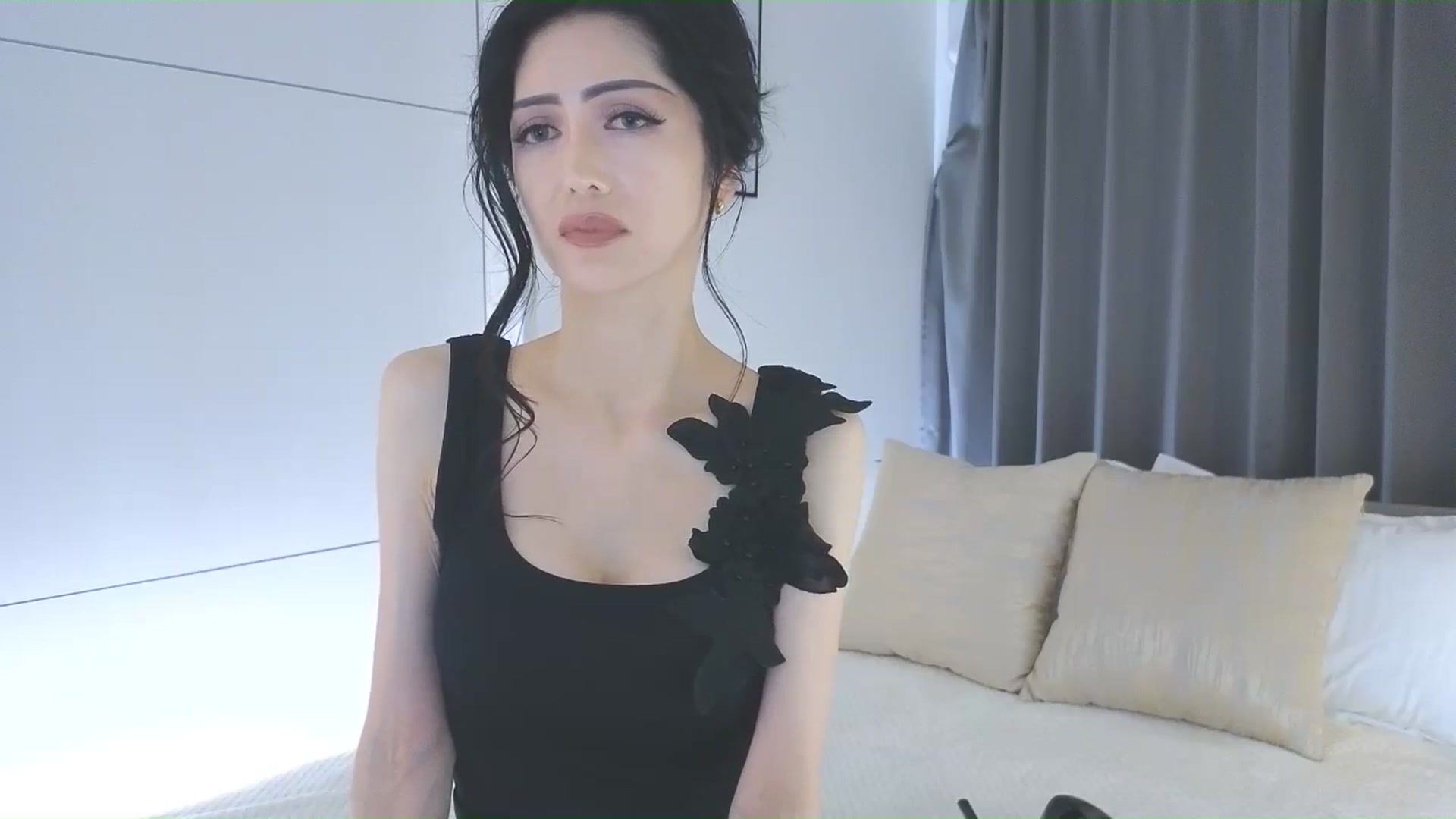 Gallery image thumbnail from Eleah's myfreecams stream on, 12/07/2025, 09:02 image 3 of 20