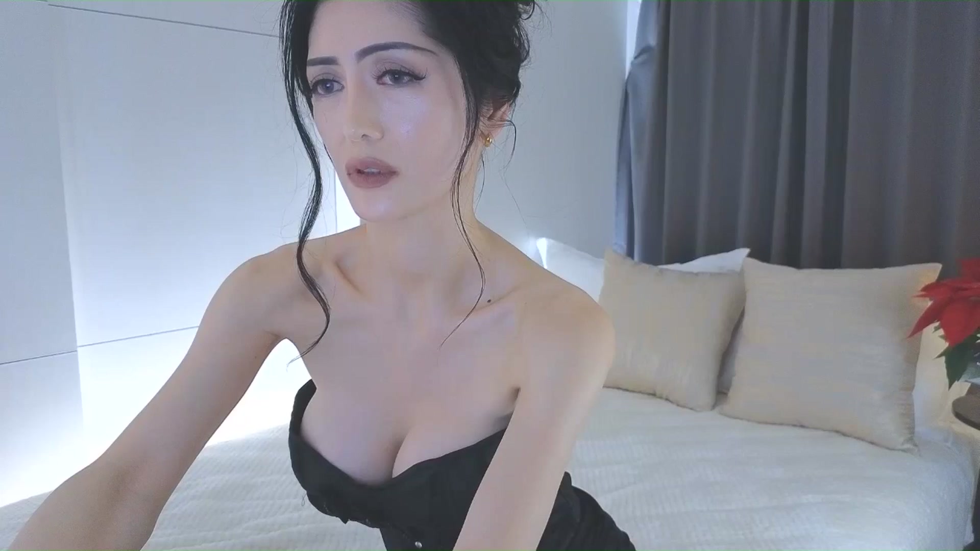 Gallery image thumbnail from Eleah's myfreecams stream on, 12/14/2025, 07:50 image 9 of 20