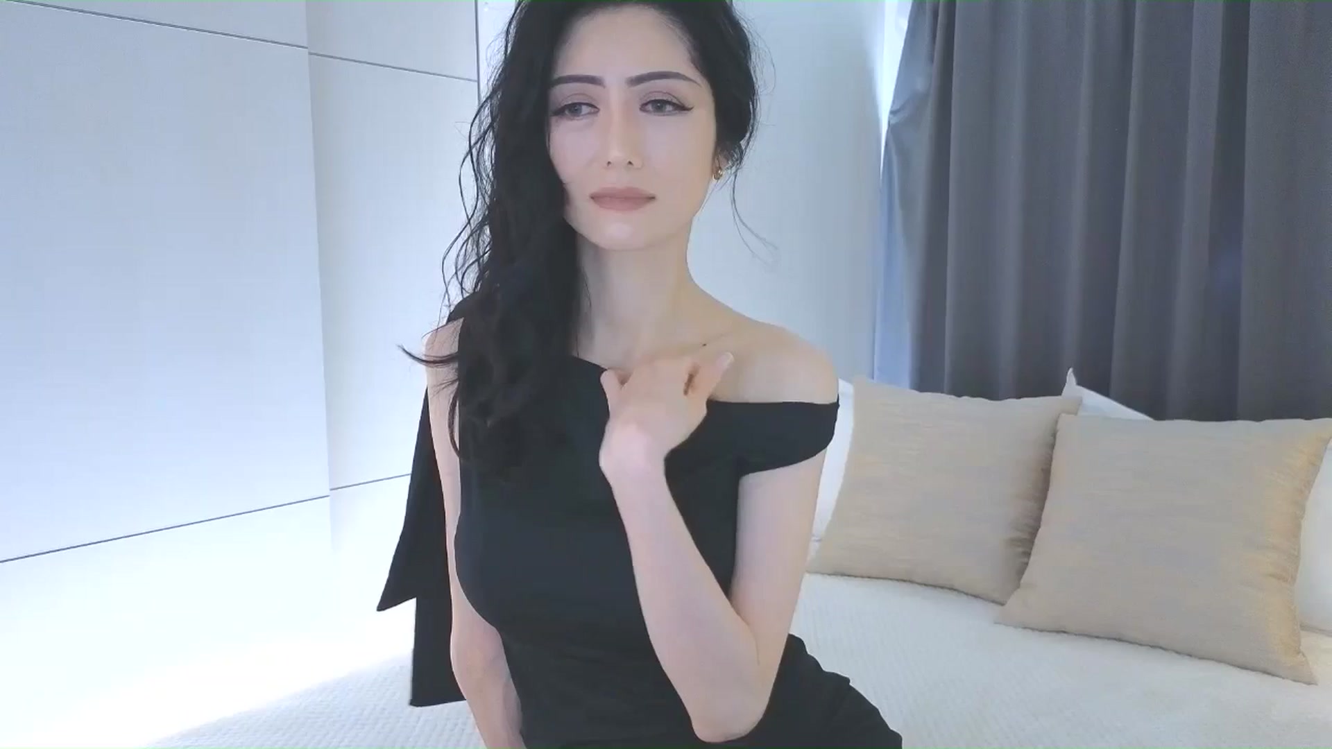 Gallery image thumbnail from Eleah's myfreecams stream on, 12/29/2025, 01:48 image 2 of 20