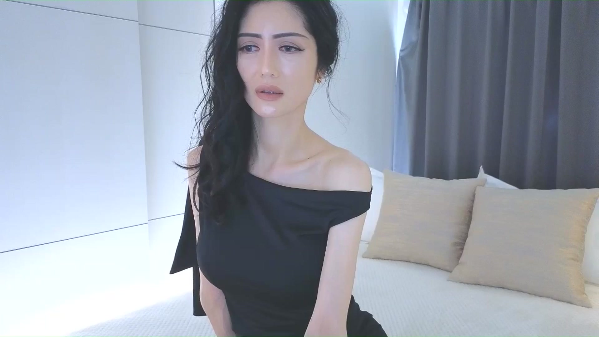 Gallery image thumbnail from Eleah's myfreecams stream on, 12/29/2025, 01:48 image 3 of 20