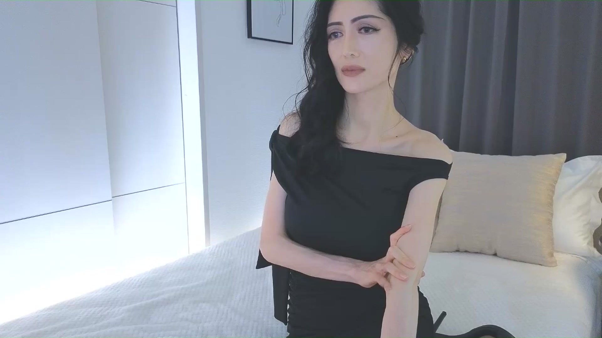 Gallery image thumbnail from Eleah's myfreecams stream on, 12/29/2025, 04:13 image 11 of 20