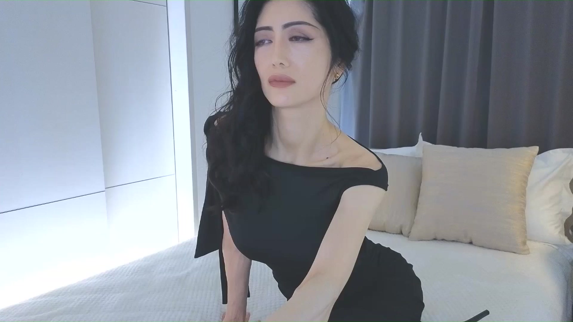 Gallery image thumbnail from Eleah's myfreecams stream on, 12/29/2025, 04:13 image 4 of 20
