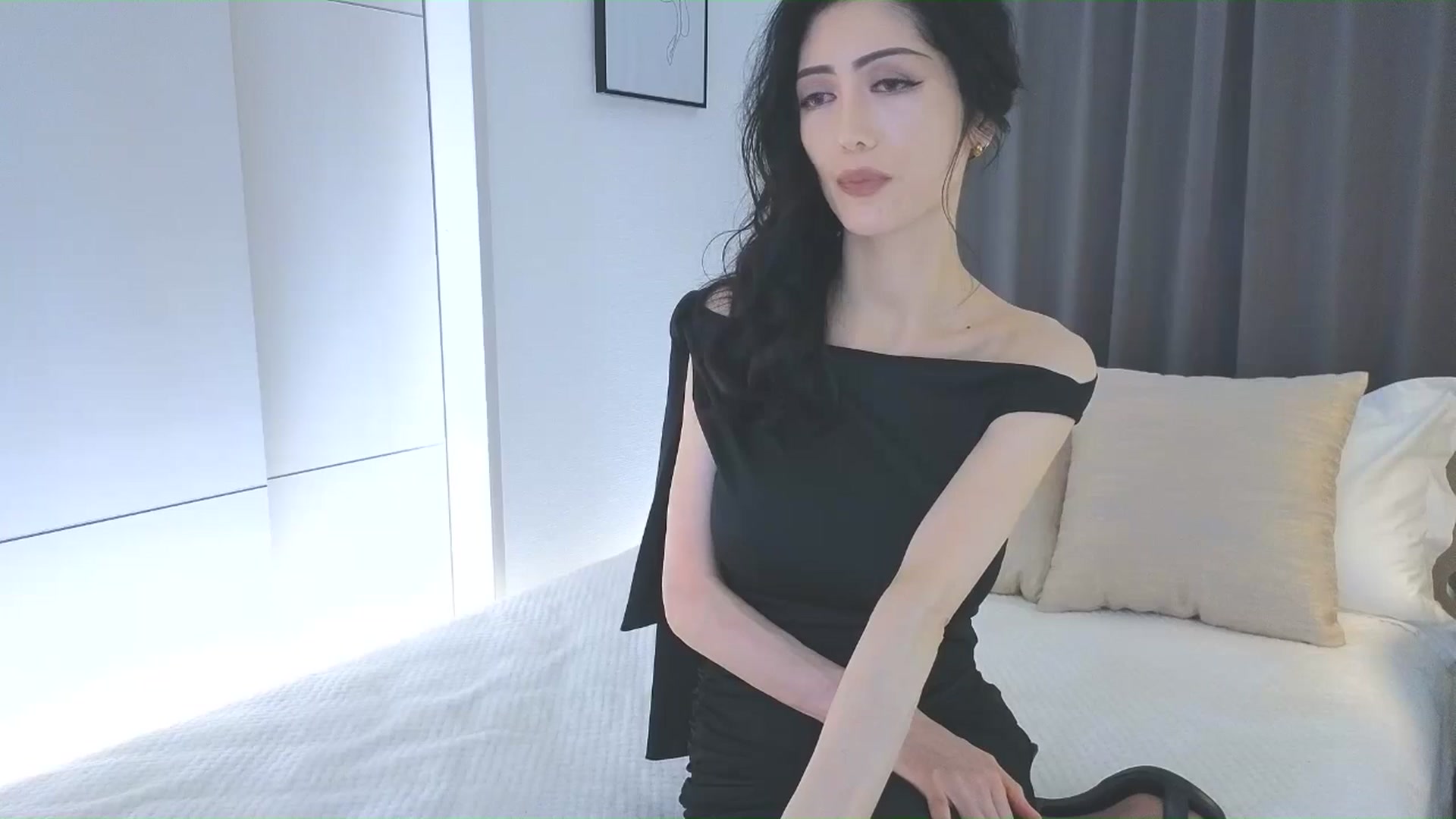 Gallery image thumbnail from Eleah's myfreecams stream on, 12/29/2025, 04:13 image 5 of 20
