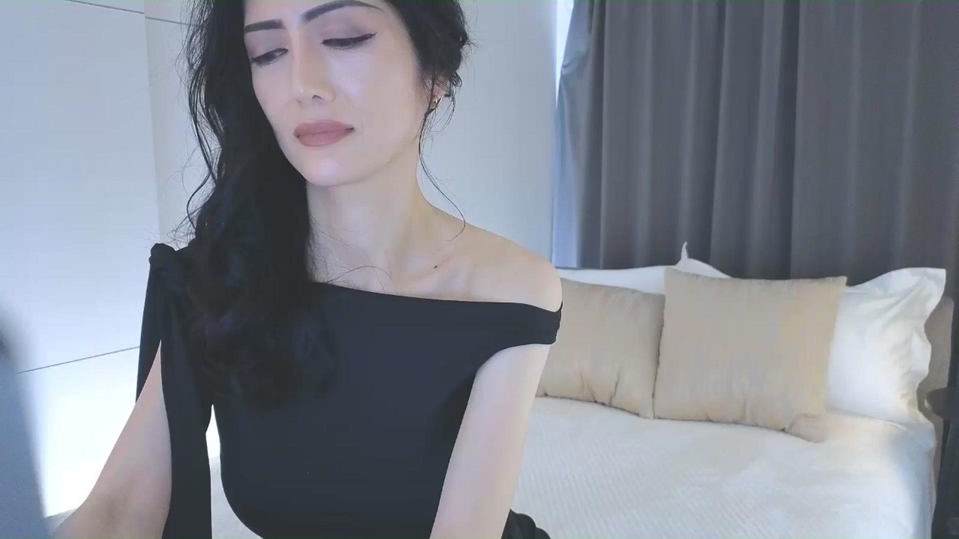 Gallery image thumbnail from Eleah's myfreecams stream on, 12/29/2025, 06:08 image 15 of 20